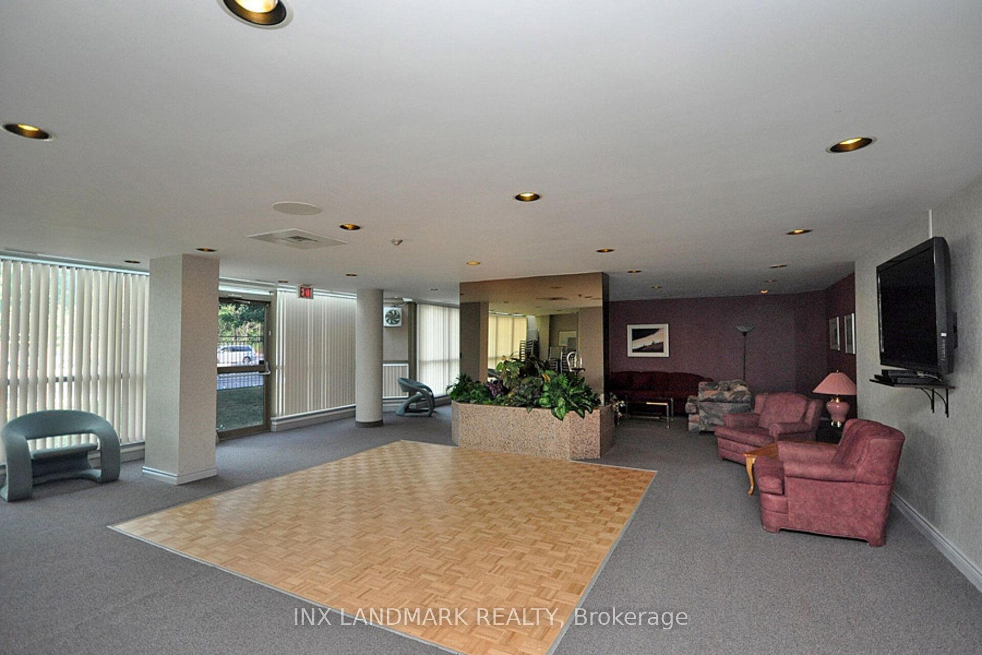 330 Rathburn Road W 2008 Property Photo 42