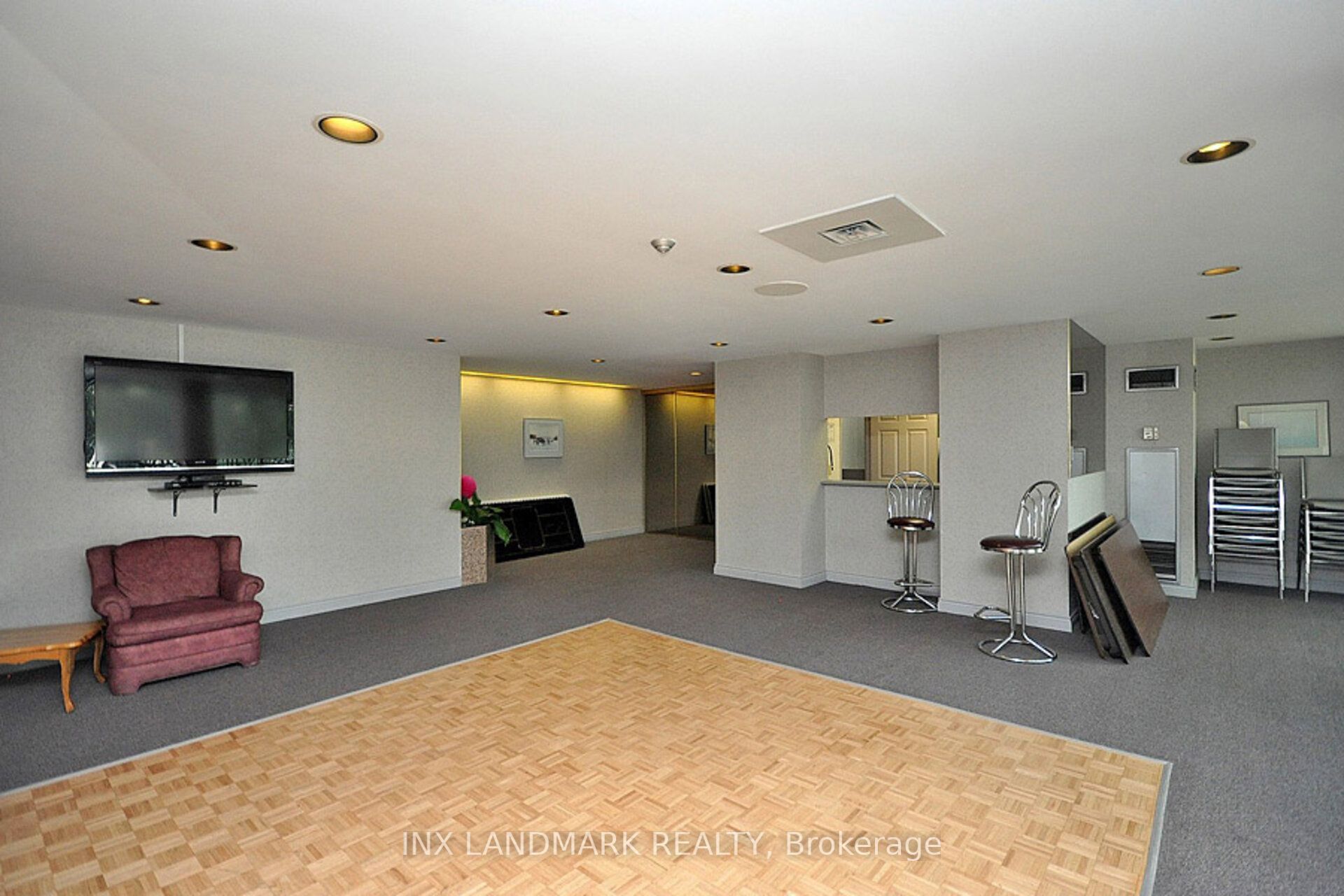 330 Rathburn Road W 2008 Property Photo 43