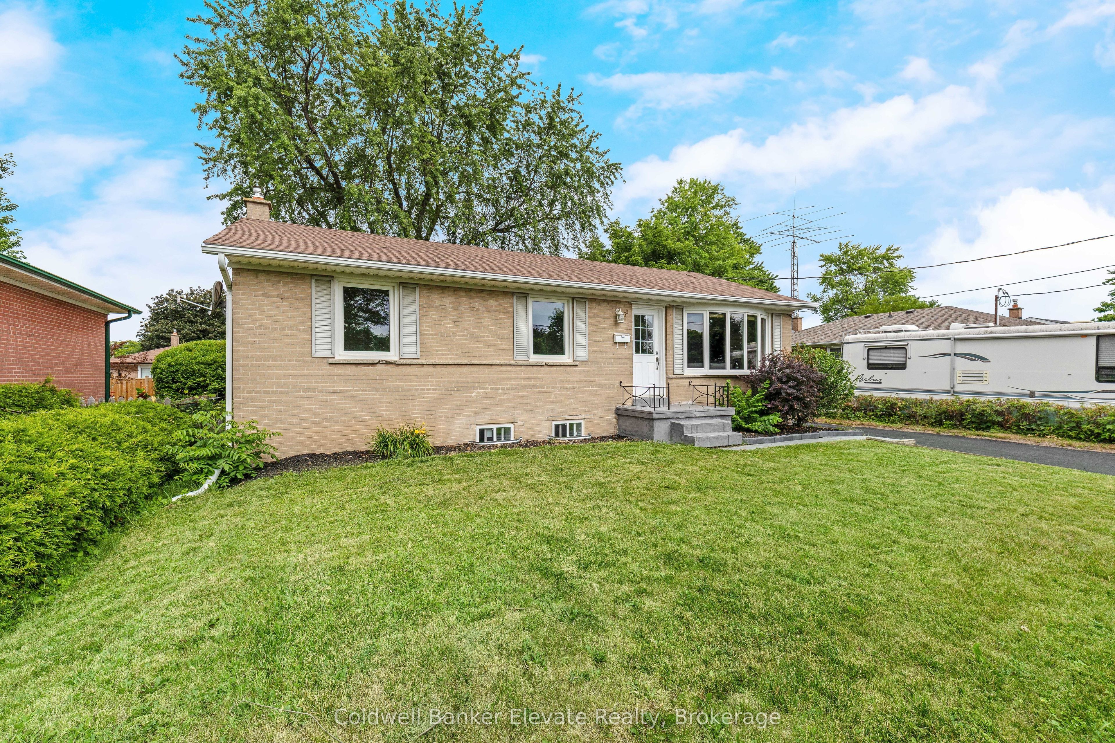 39 Mcgilvray Crescent Property Photo 5