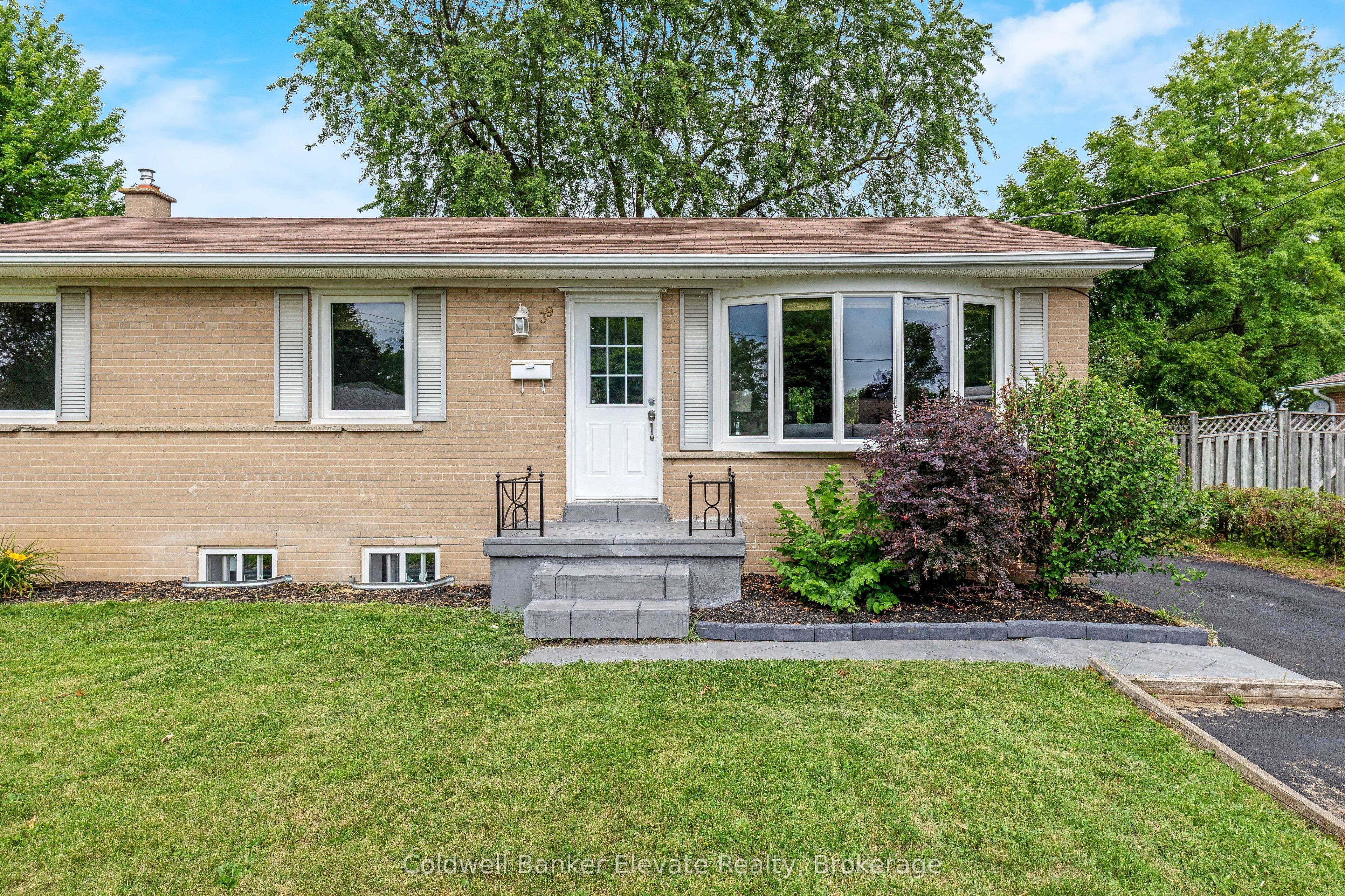 39 Mcgilvray Crescent Property Photo 6