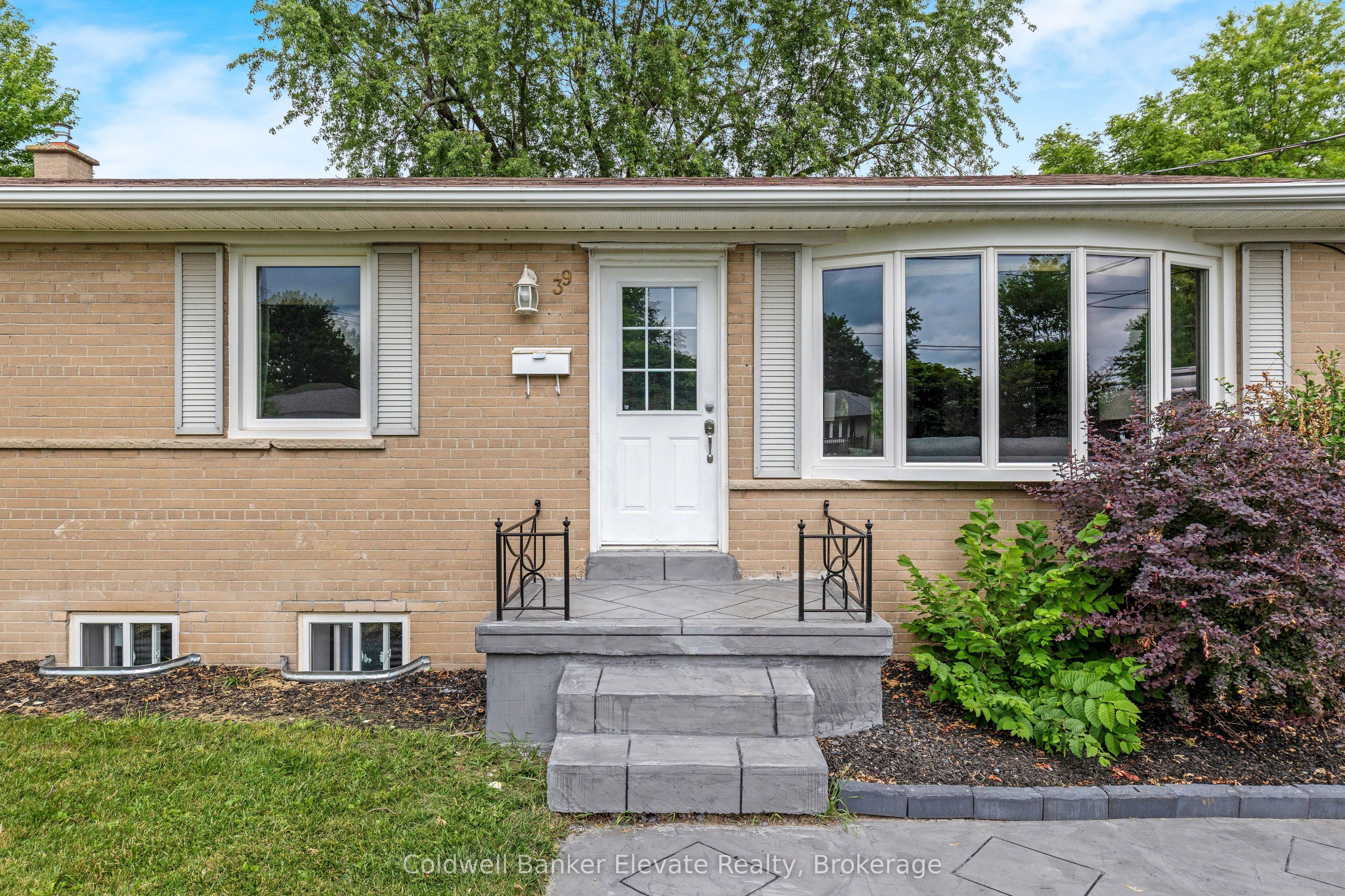 39 Mcgilvray Crescent Property Photo 7