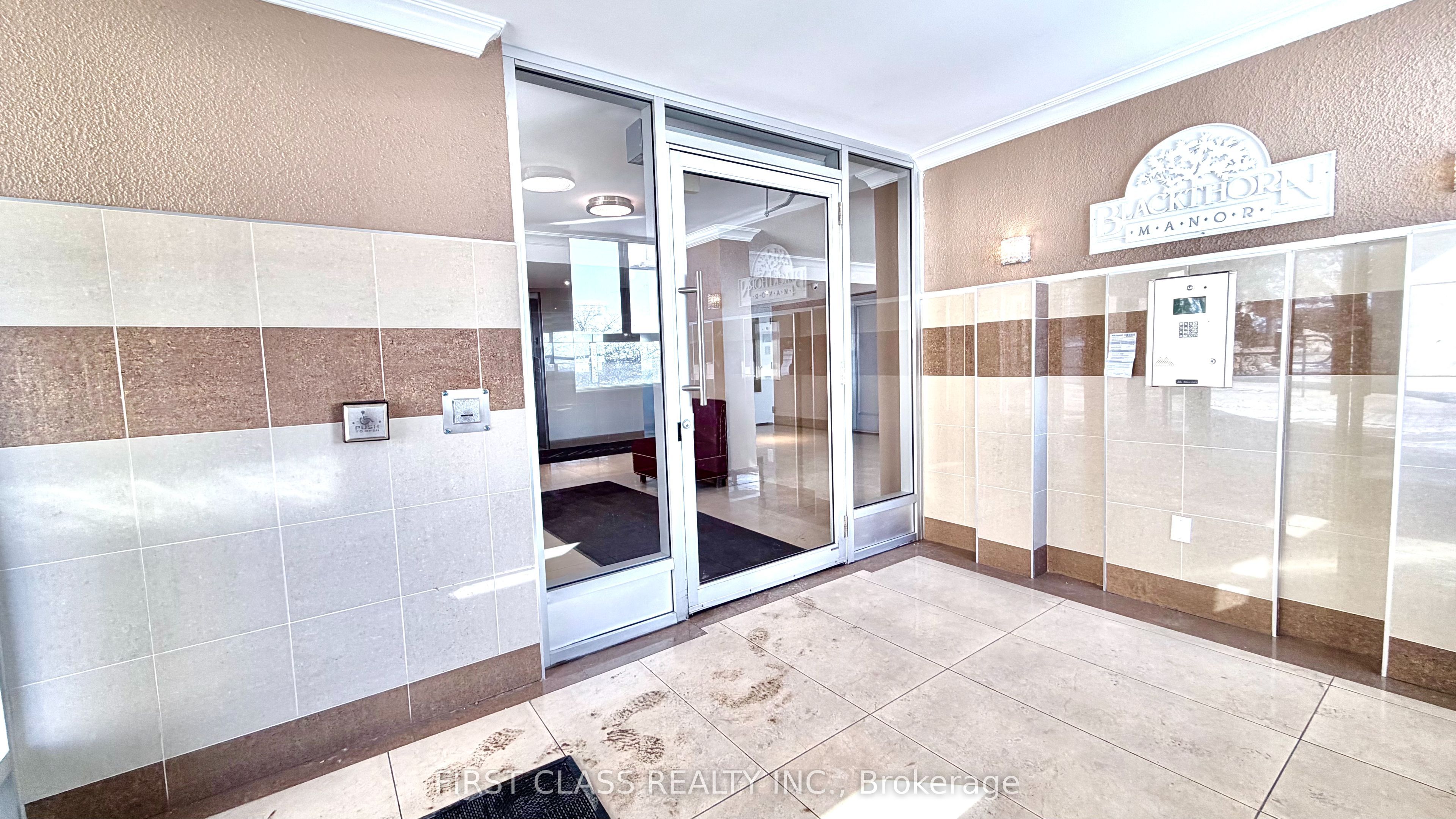 541 Blackthorn Avenue 1415 Property Photo 6