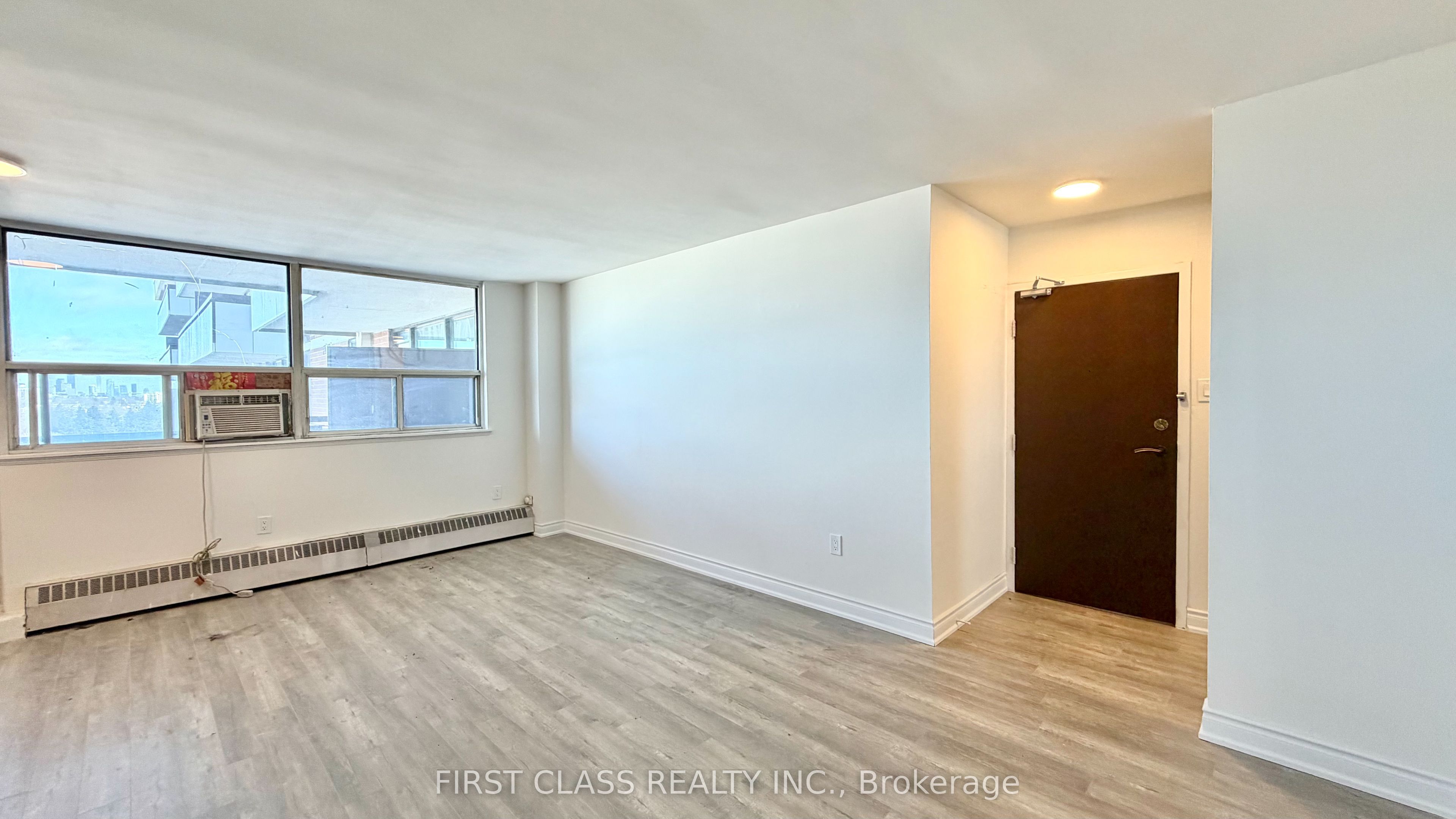 541 Blackthorn Avenue 1415 Property Photo 14