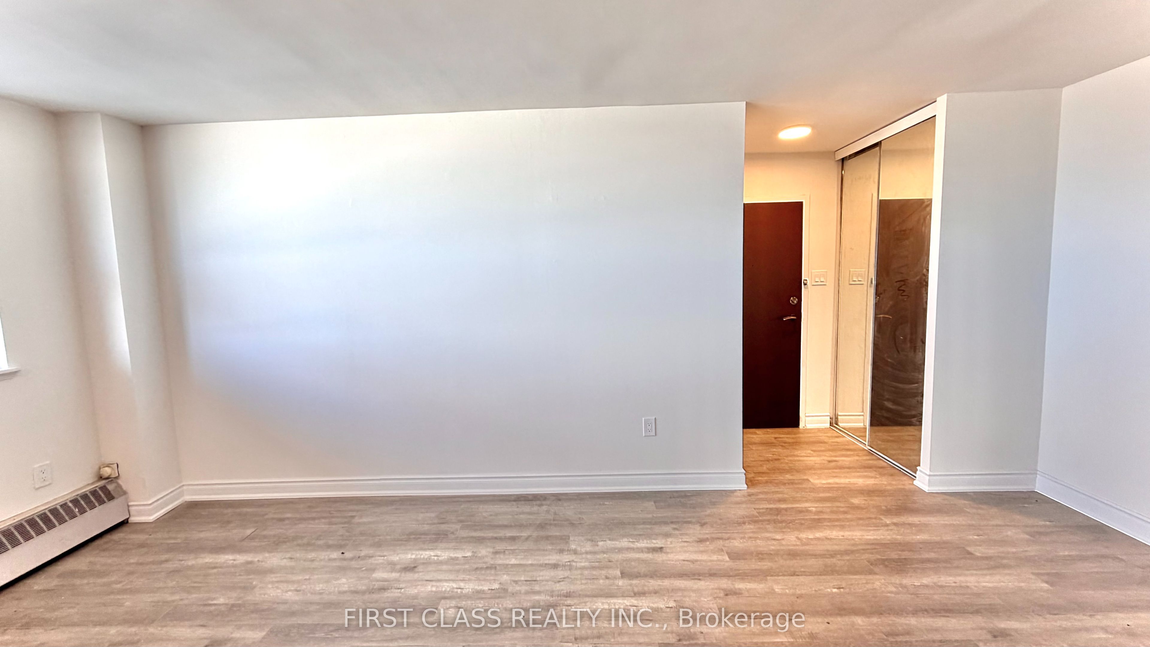 541 Blackthorn Avenue 1415 Property Photo 15