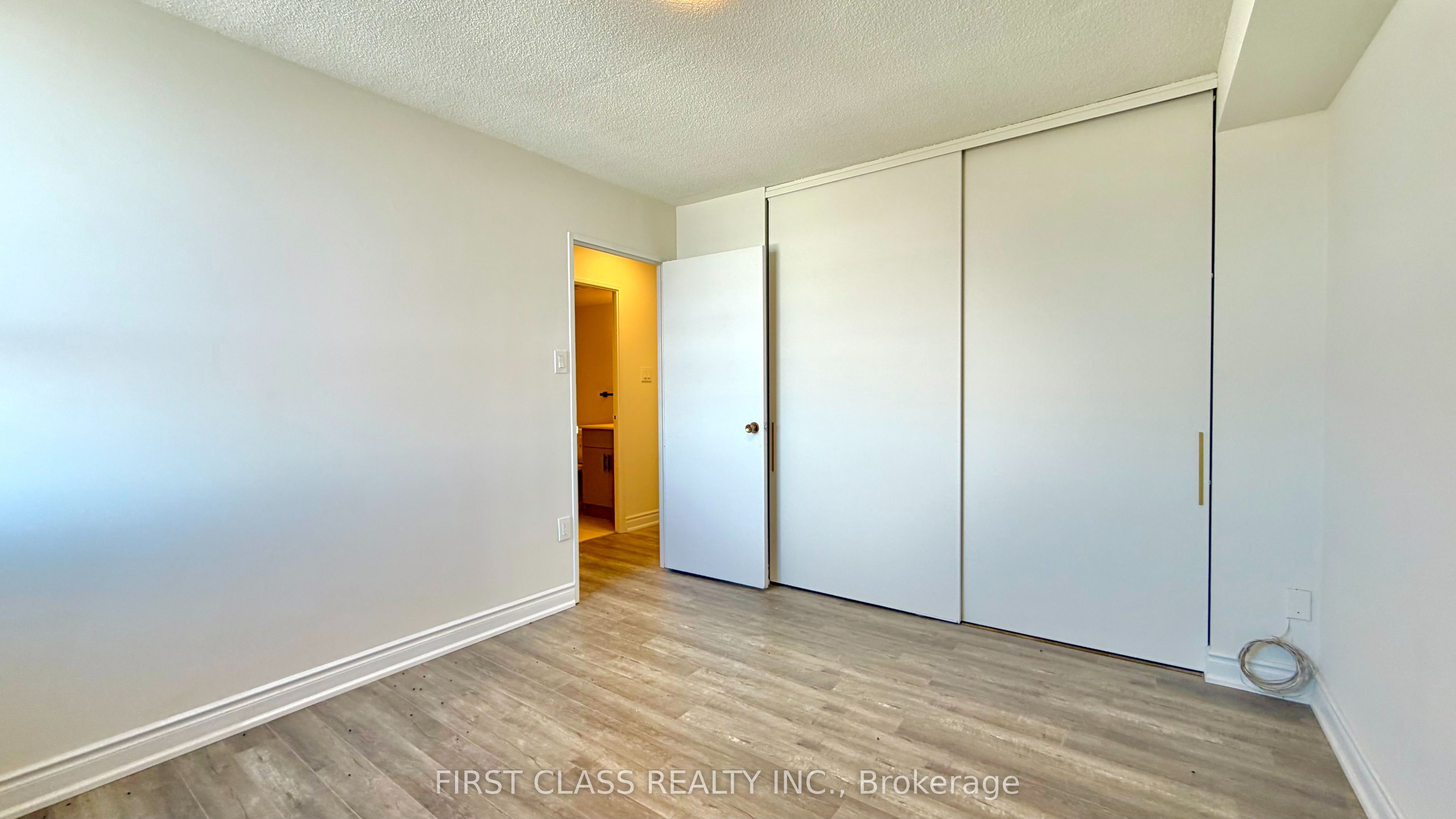541 Blackthorn Avenue 1415 Property Photo 25