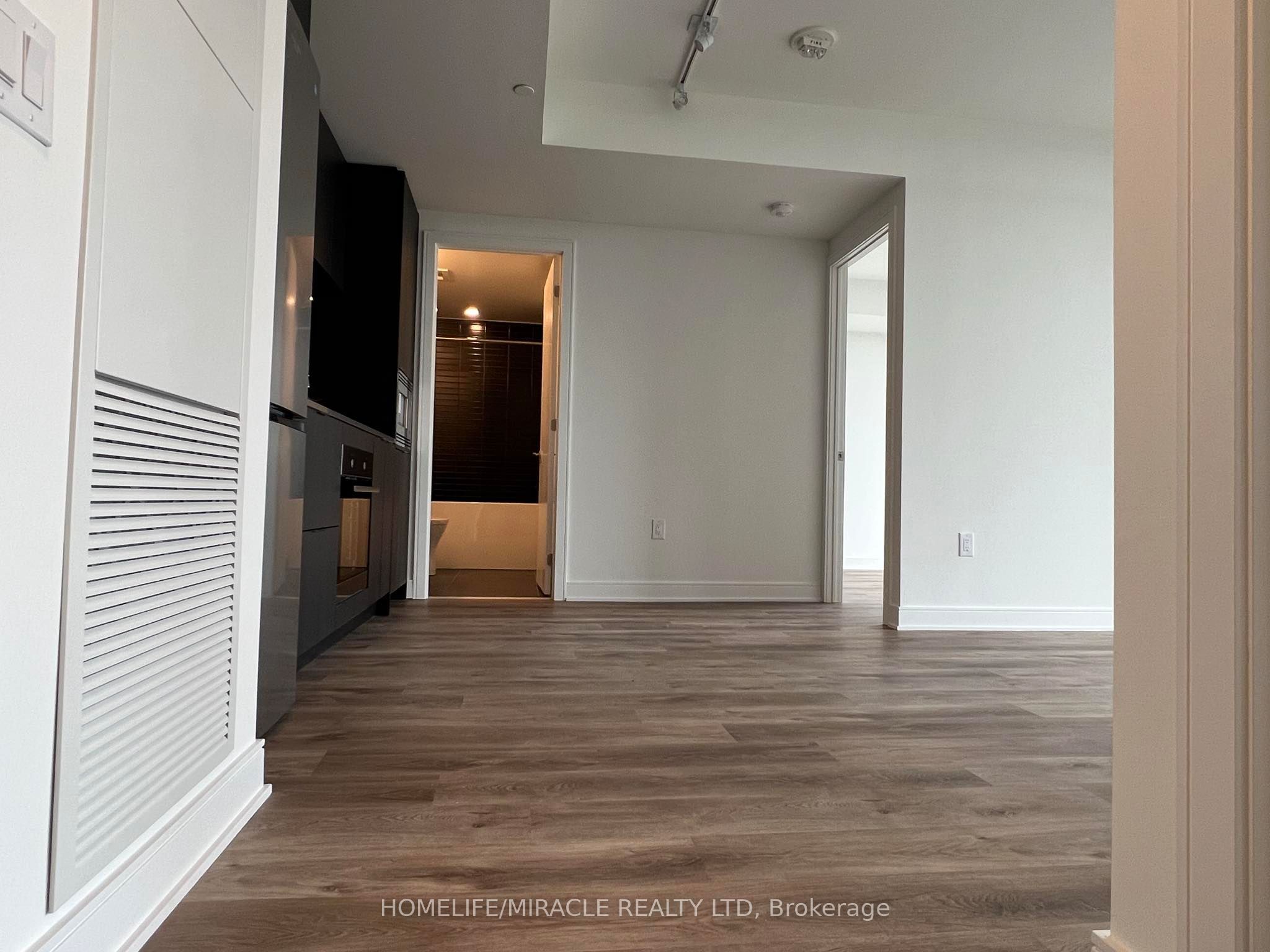 86 Dundas Street E 1603 Property Photo 4