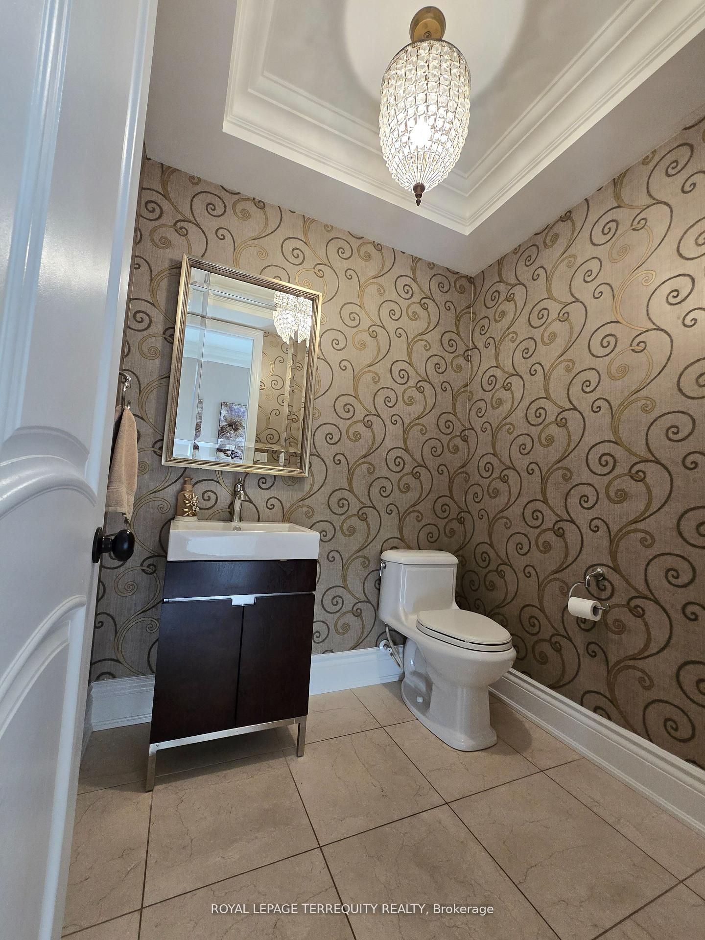 19 Black Diamond Crescent Property Photo 8