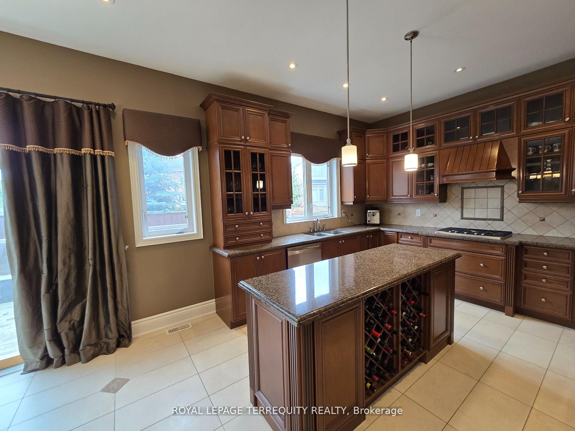 19 Black Diamond Crescent Property Photo 15