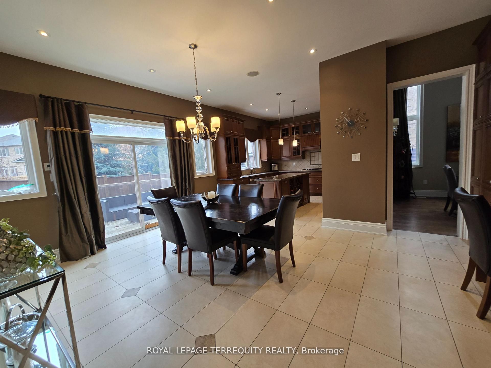 19 Black Diamond Crescent Property Photo 17