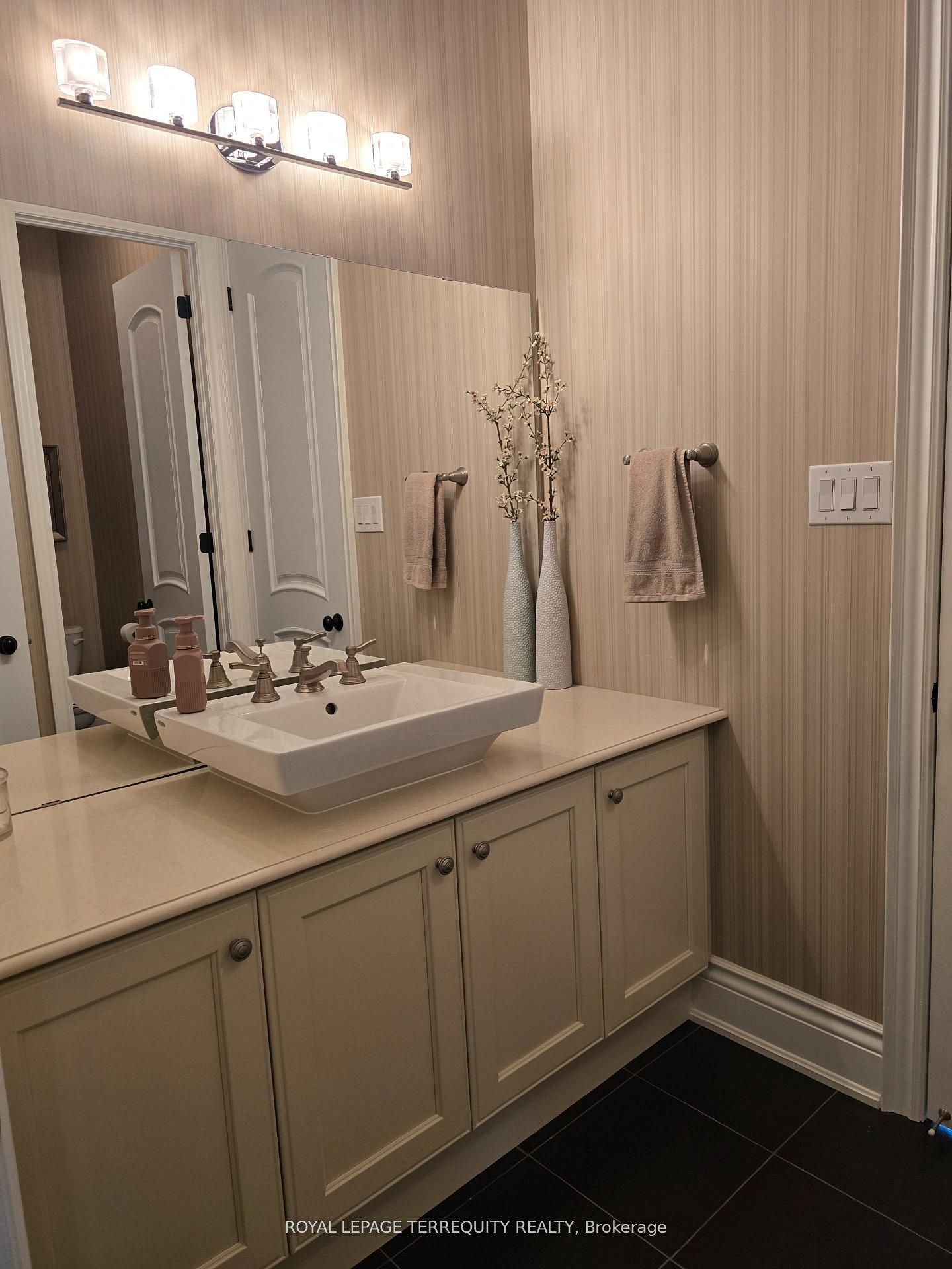 19 Black Diamond Crescent Property Photo 28