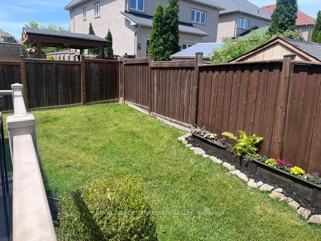 19 Black Diamond Crescent Property Photo 40