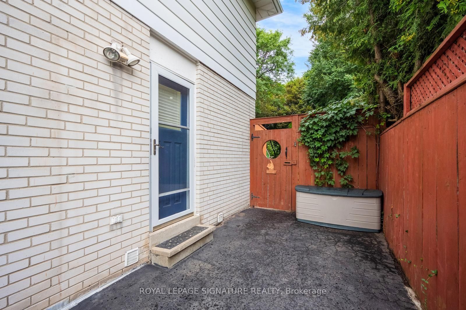 77 Mccraney Street W Property Photo 4