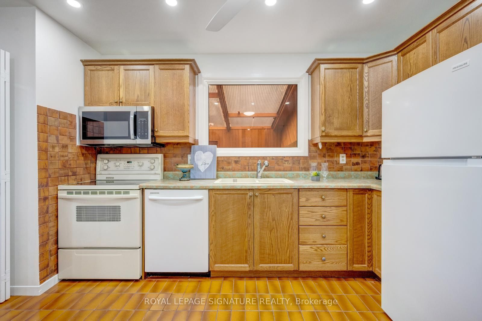 77 Mccraney Street W Property Photo 6