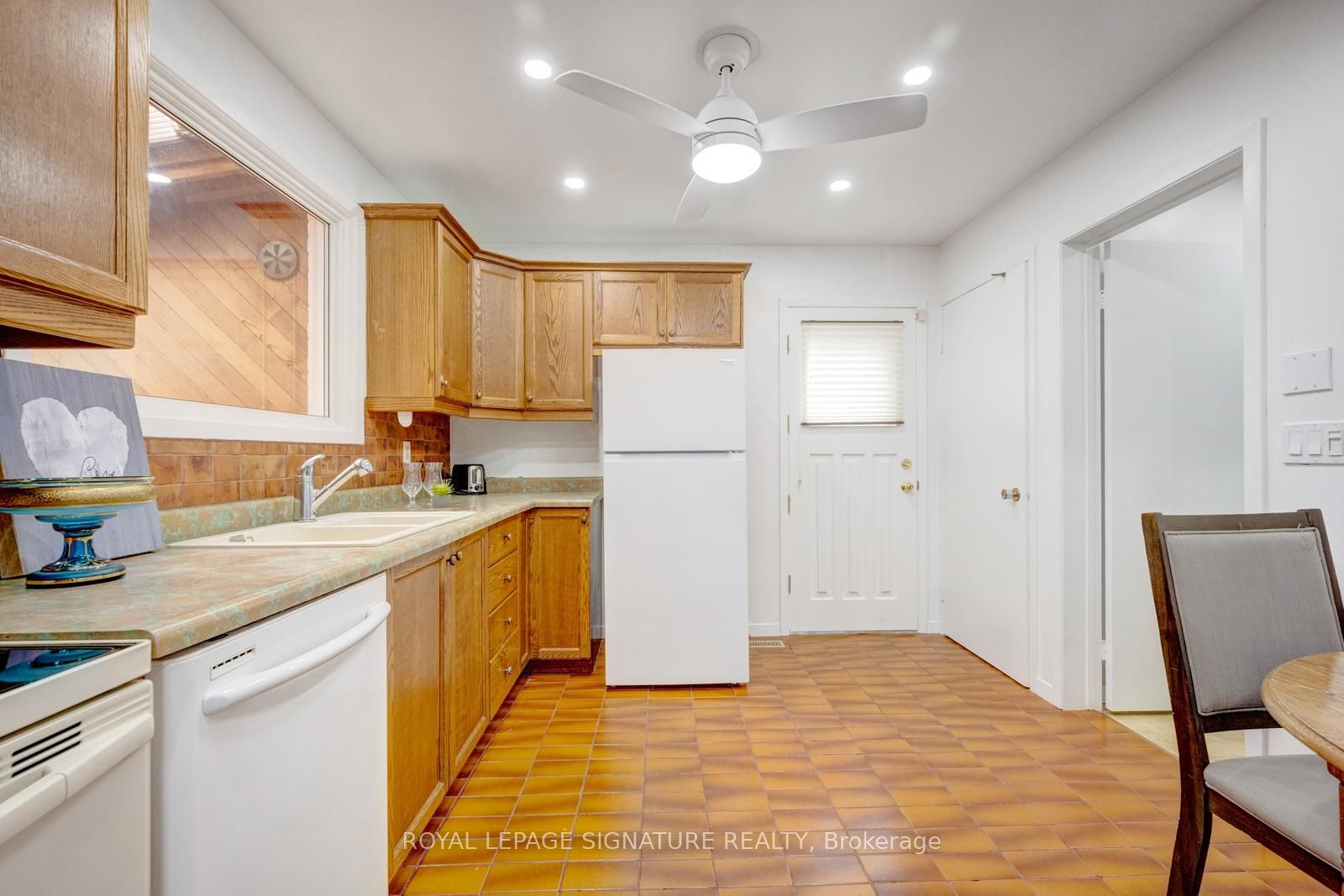 77 Mccraney Street W Property Photo 7
