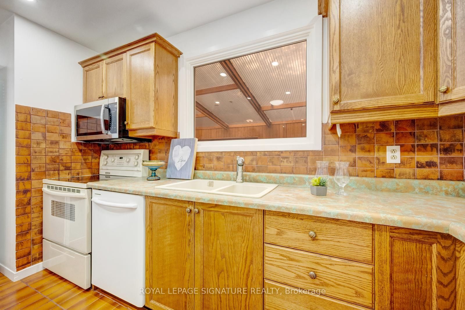 77 Mccraney Street W Property Photo 8