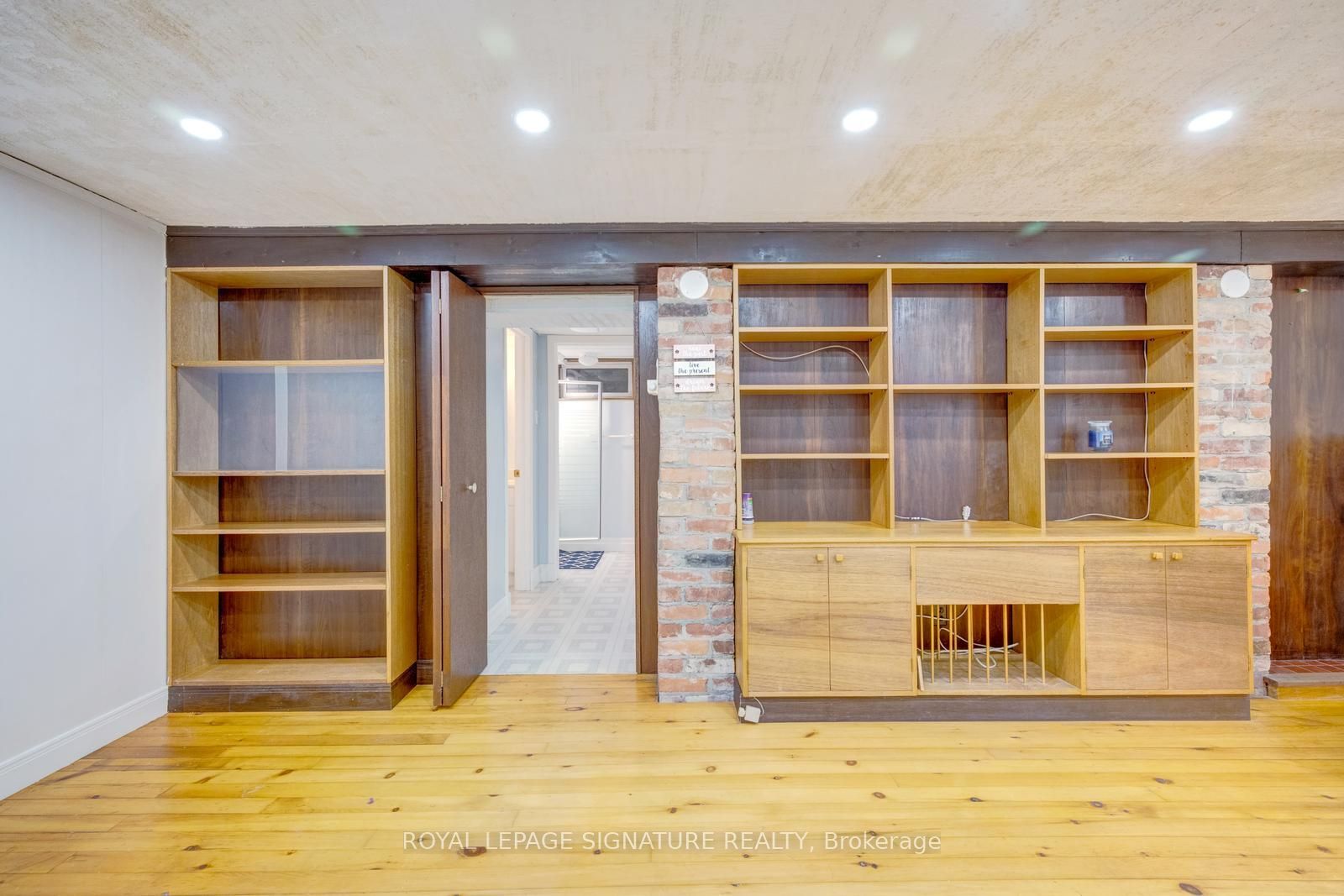 77 Mccraney Street W Property Photo 31
