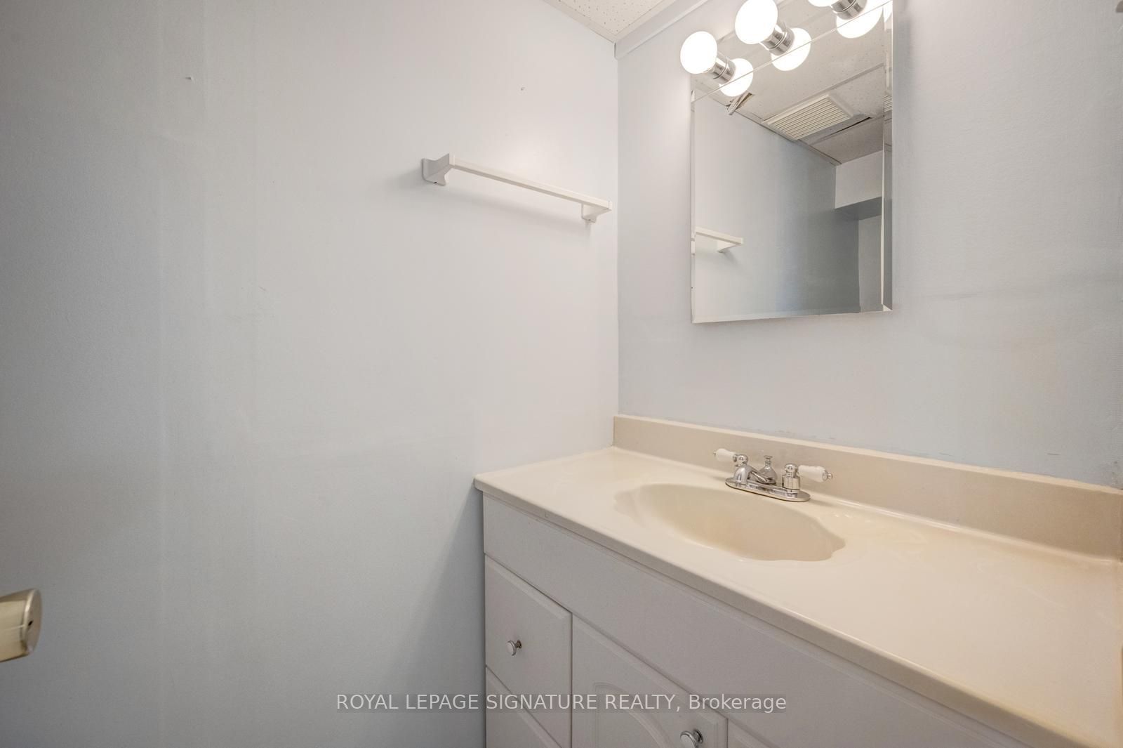 77 Mccraney Street W Property Photo 34