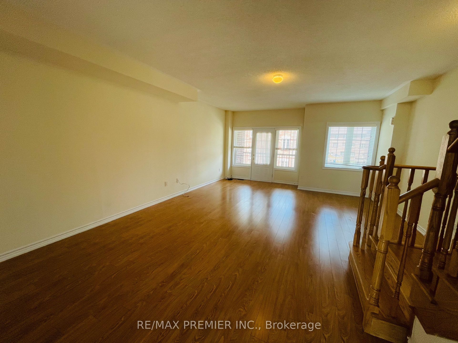 32 Shiff Crescent Property Photo 5