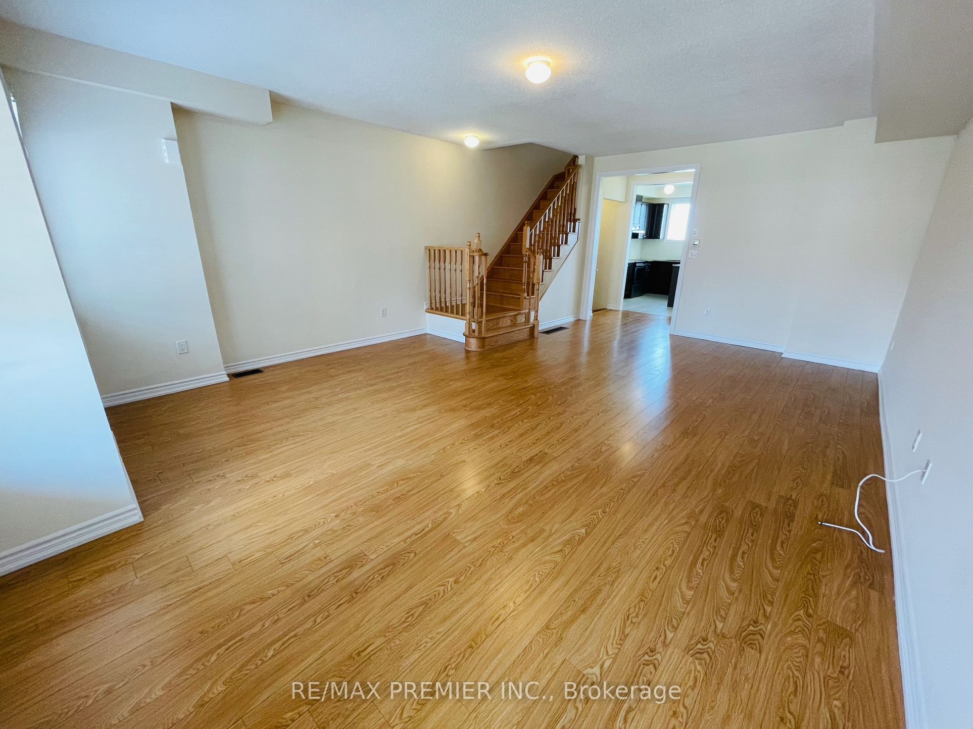 32 Shiff Crescent Property Photo 6
