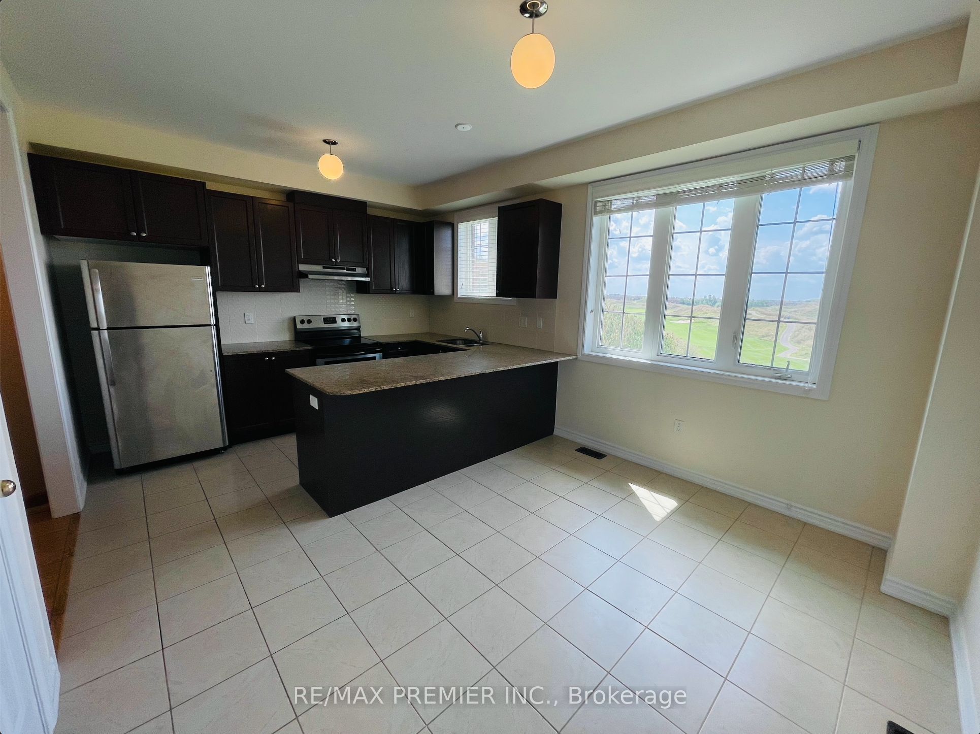 32 Shiff Crescent Property Photo 7