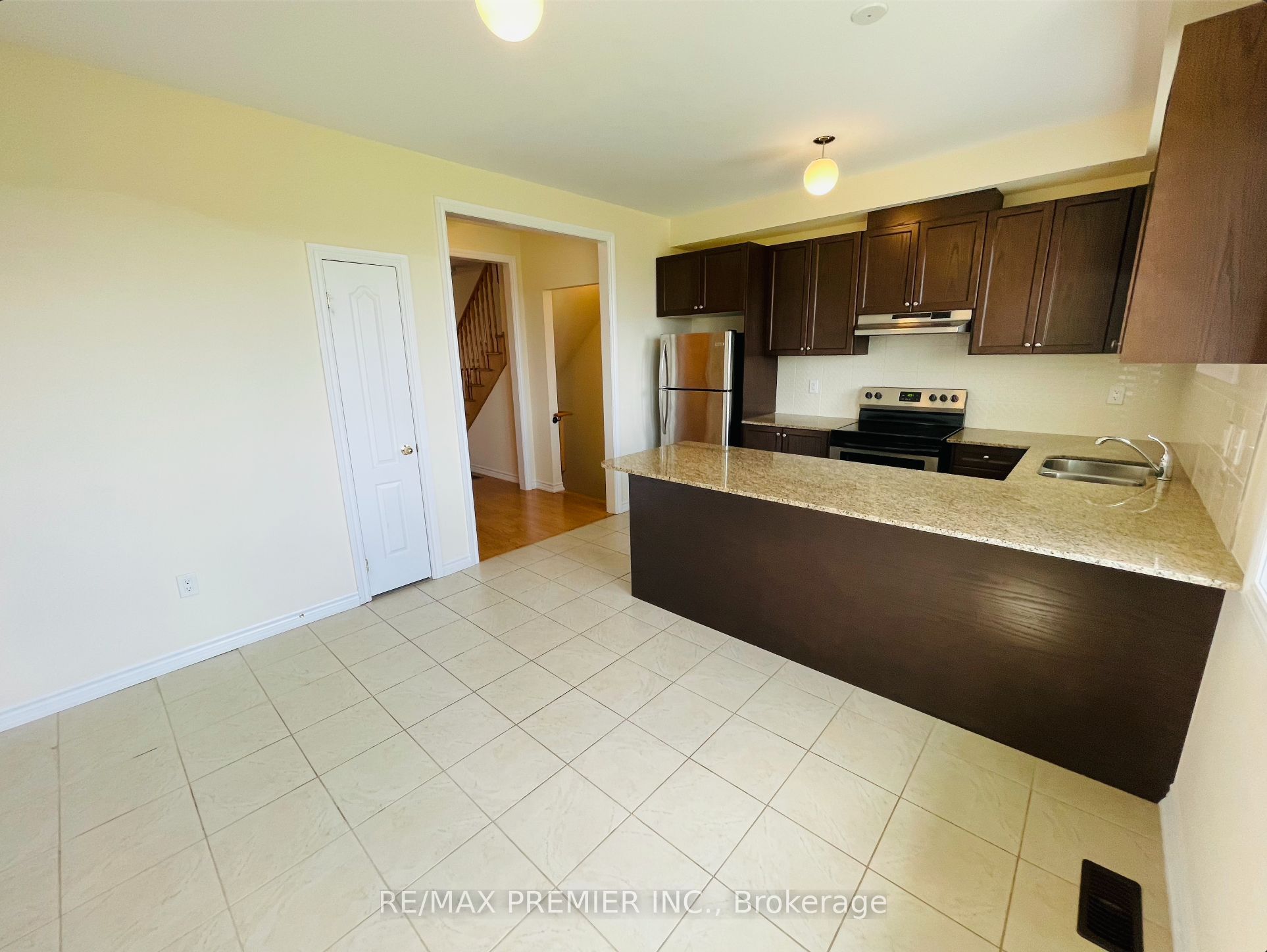 32 Shiff Crescent Property Photo 11