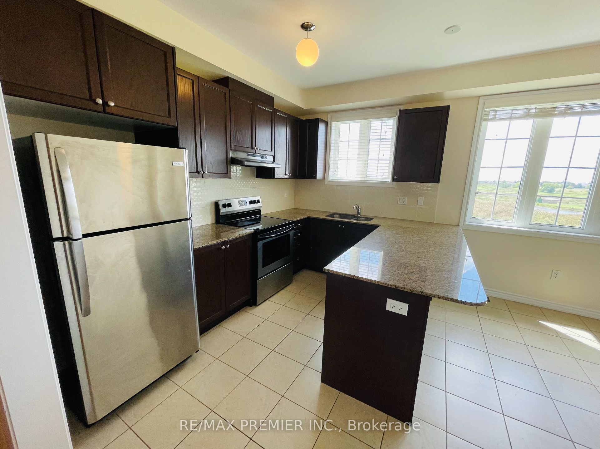 32 Shiff Crescent Property Photo 12