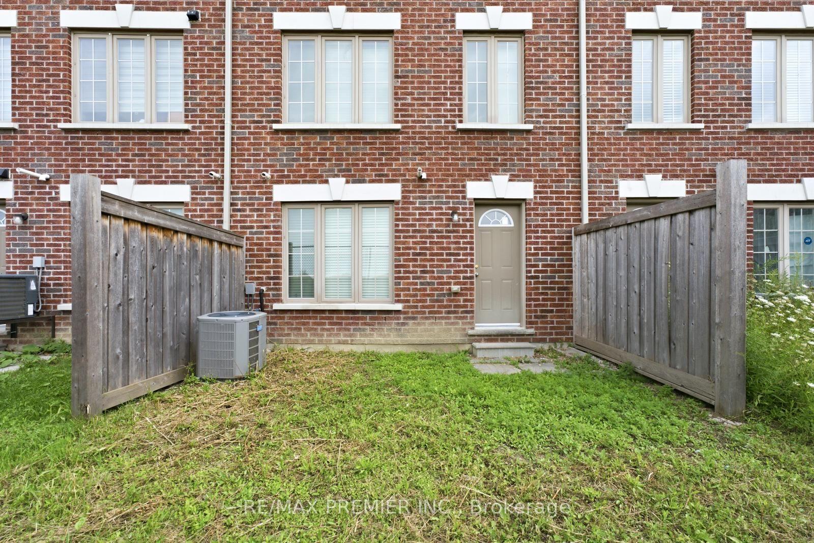 32 Shiff Crescent Property Photo 22