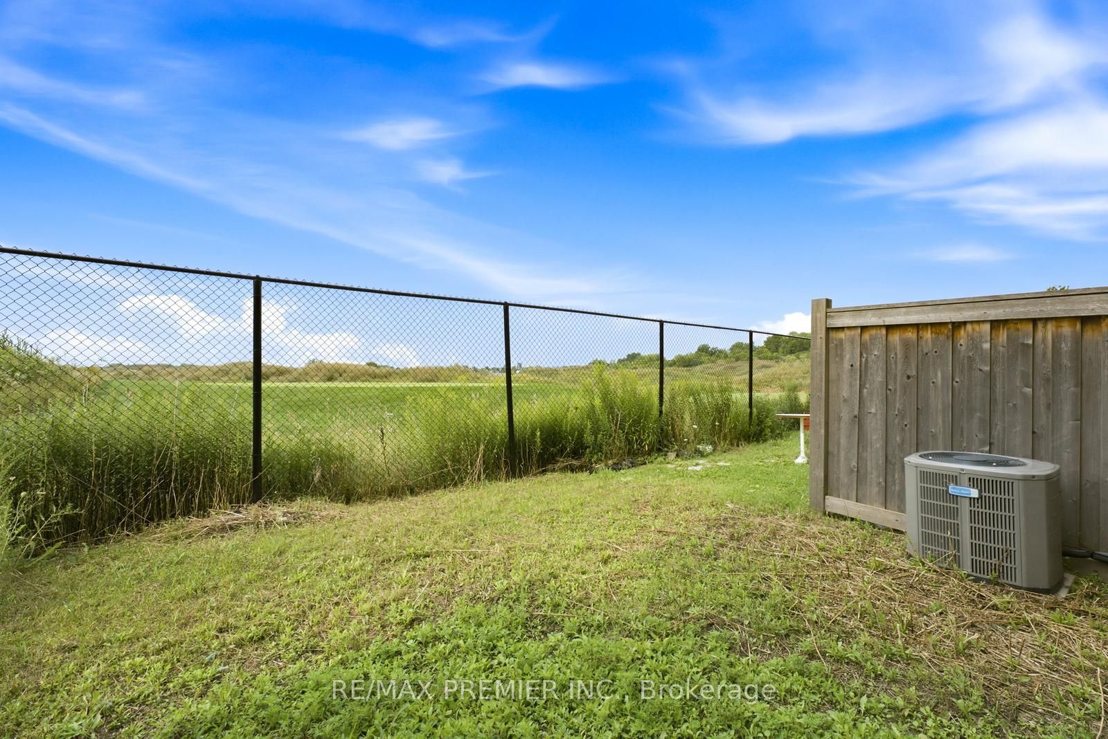 32 Shiff Crescent Property Photo 23