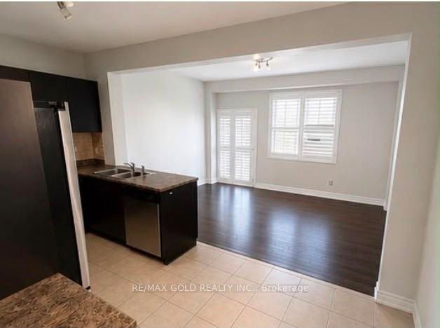 765 Millworks Crescent Property Photo 2