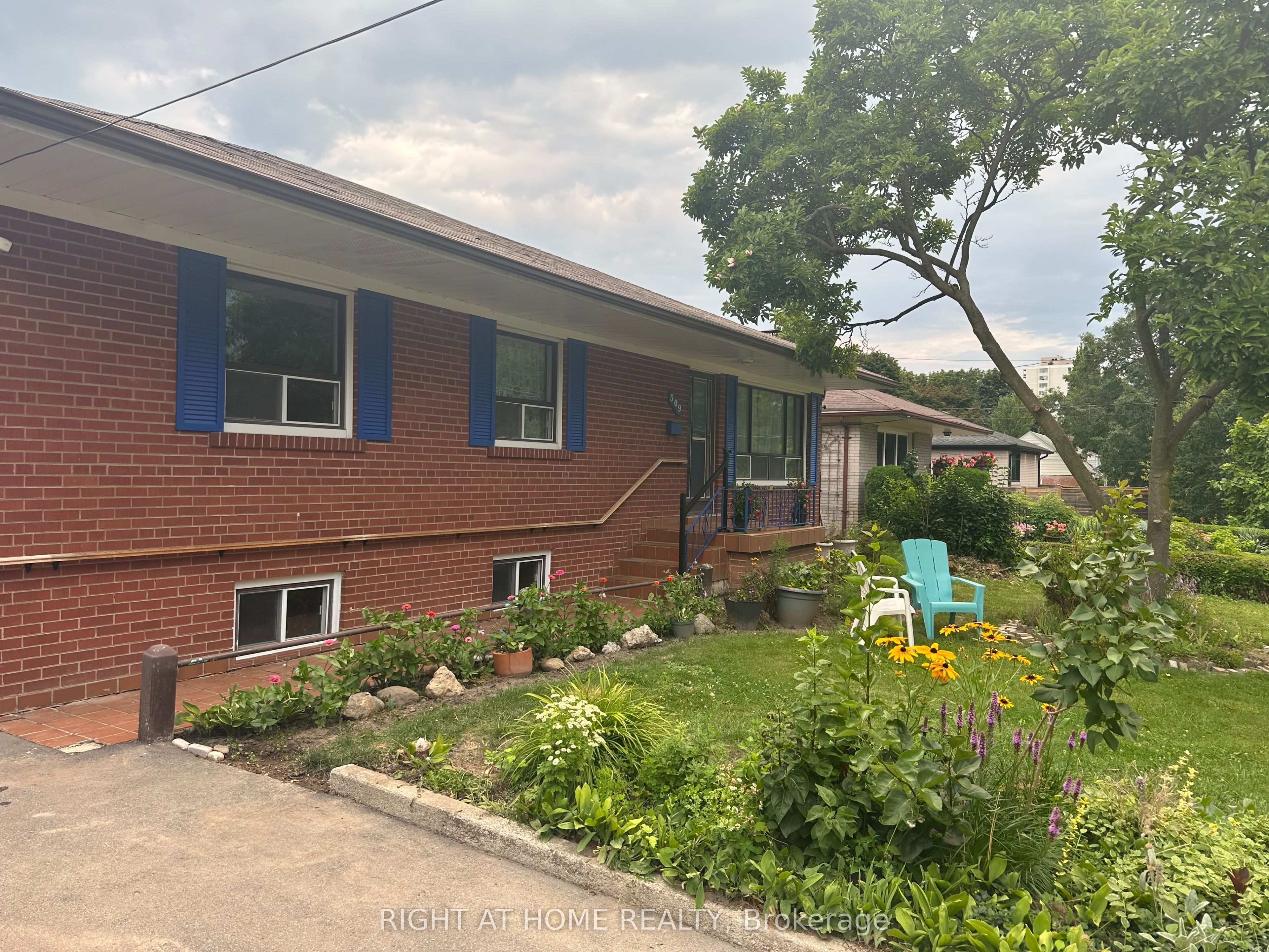 309 Queen Mary Drive Property Photo 1