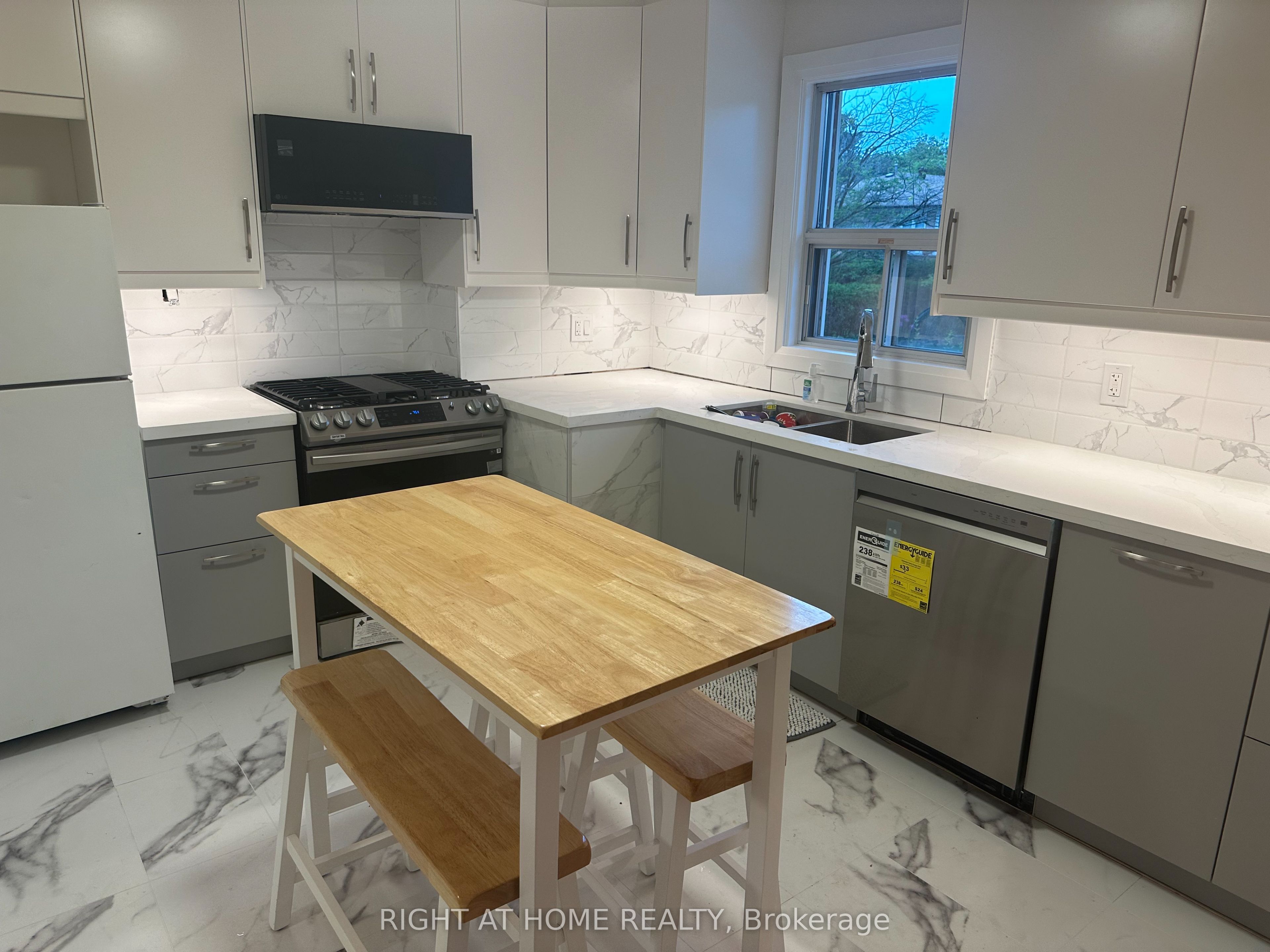 309 Queen Mary Drive Property Photo 3