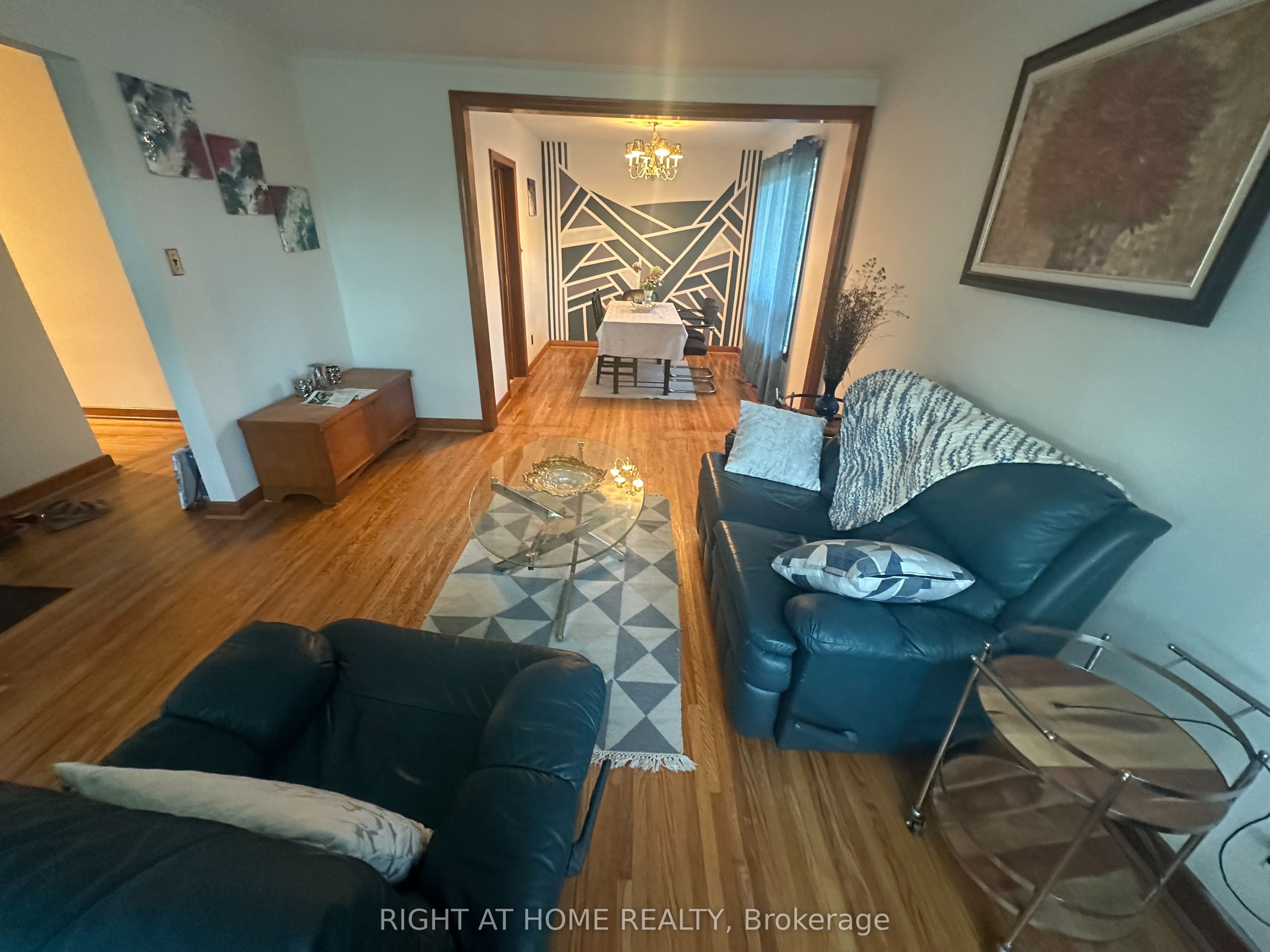 309 Queen Mary Drive Property Photo 4