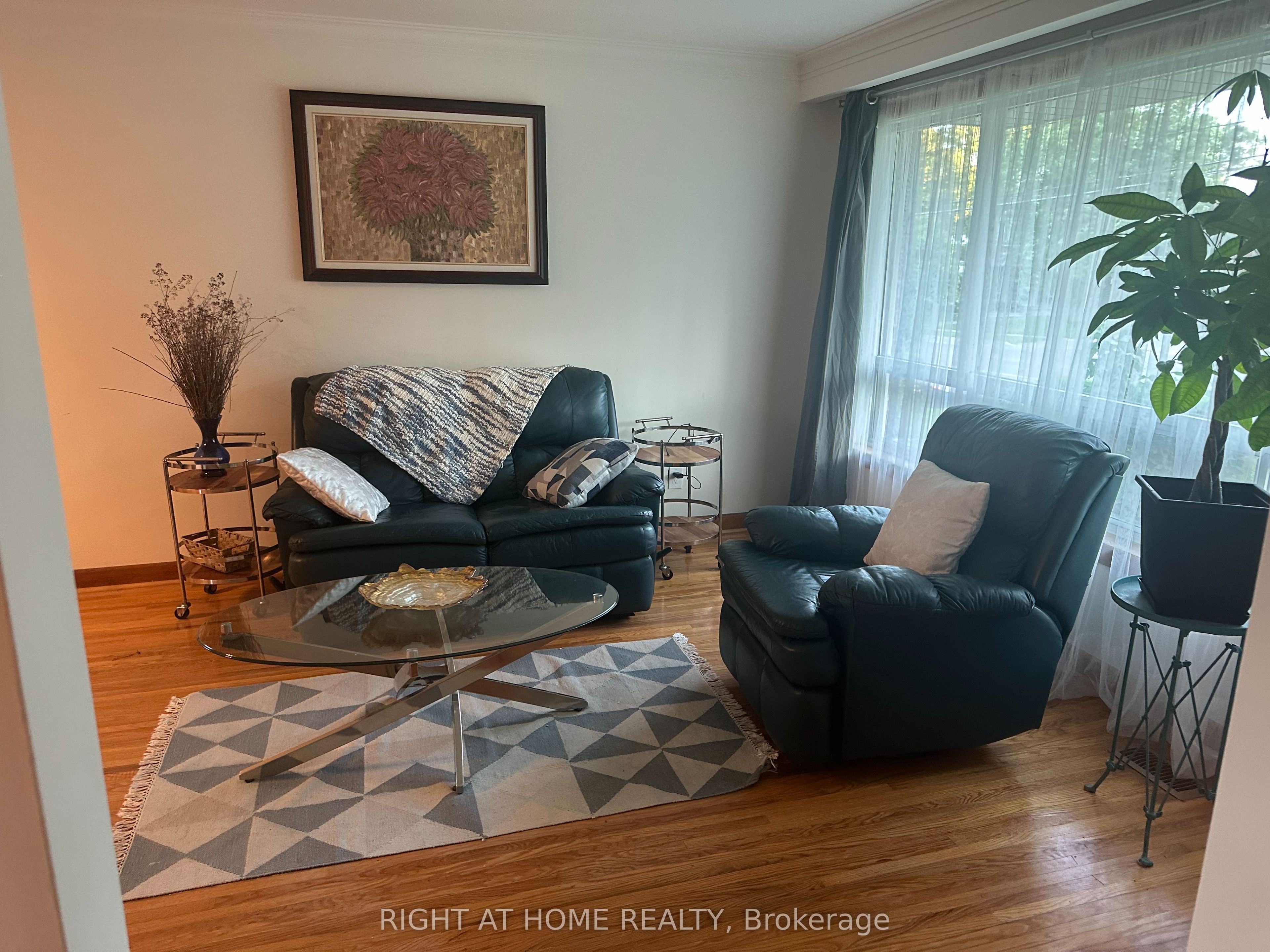 309 Queen Mary Drive Property Photo 6