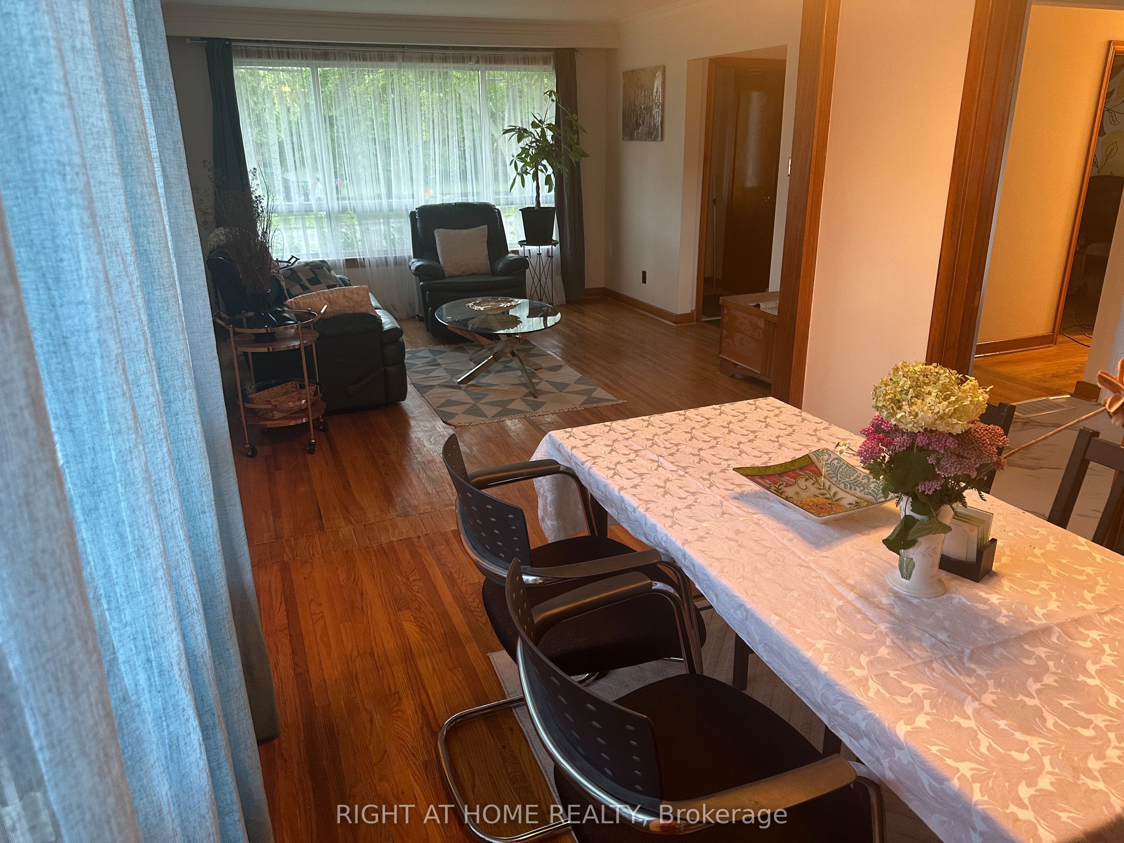 309 Queen Mary Drive Property Photo 9
