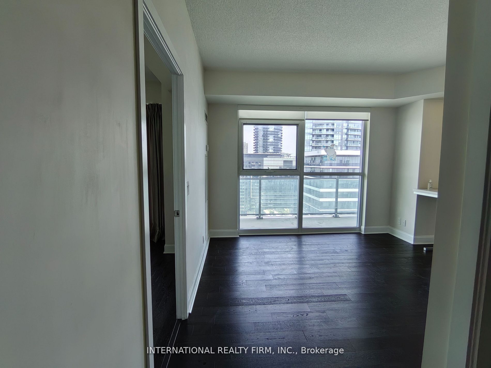33 Shore Breeze Drive 1608 Property Photo 6