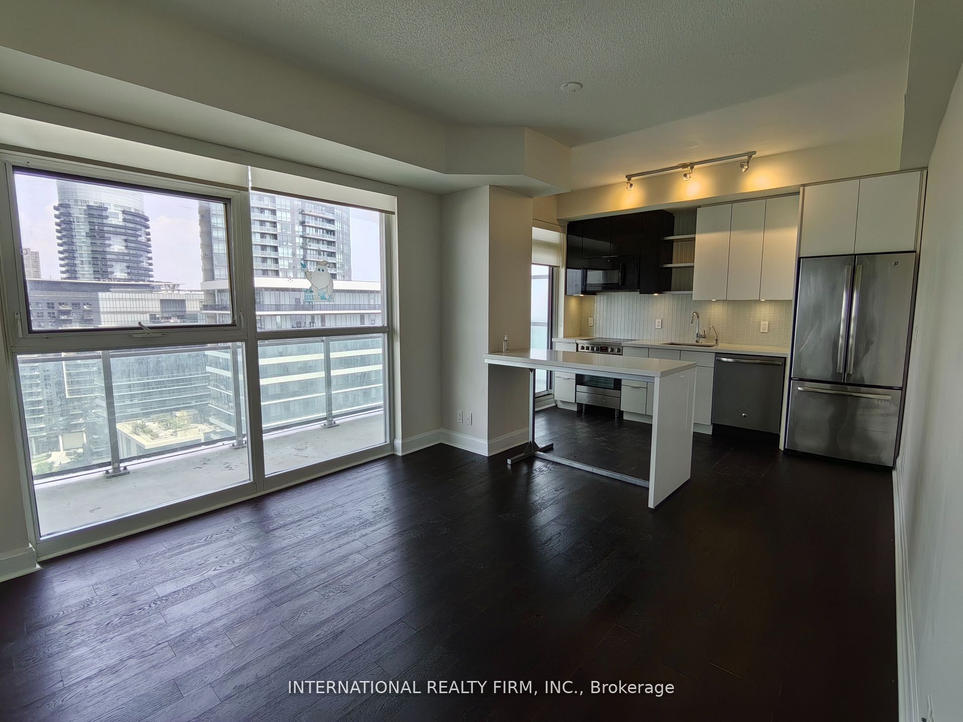 33 Shore Breeze Drive 1608 Property Photo 7