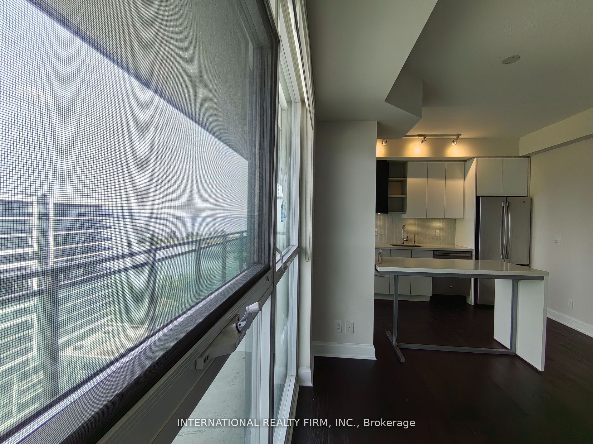 33 Shore Breeze Drive 1608 Property Photo 9