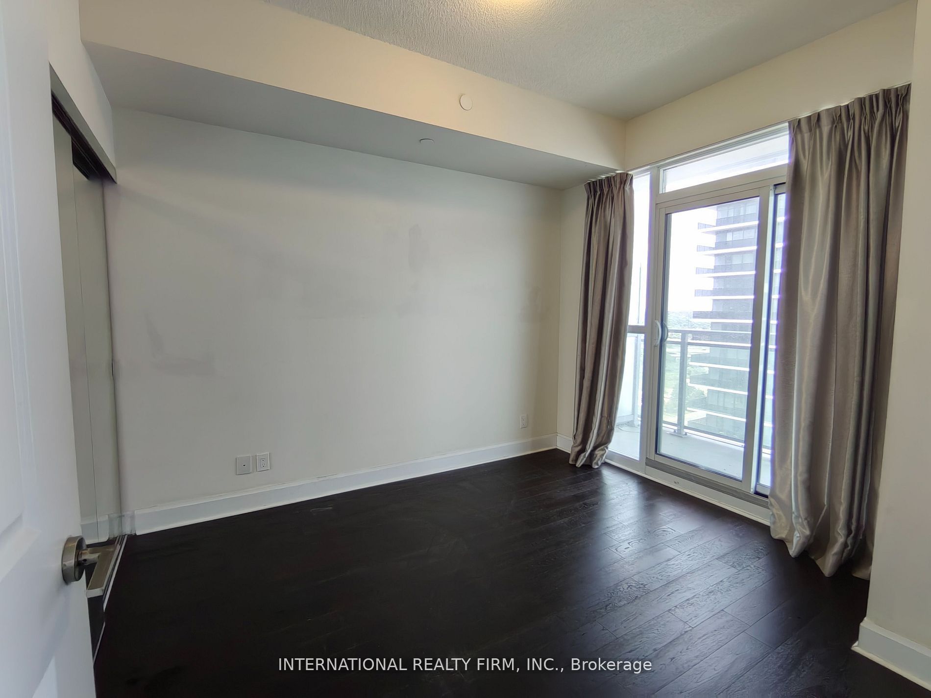 33 Shore Breeze Drive 1608 Property Photo 10