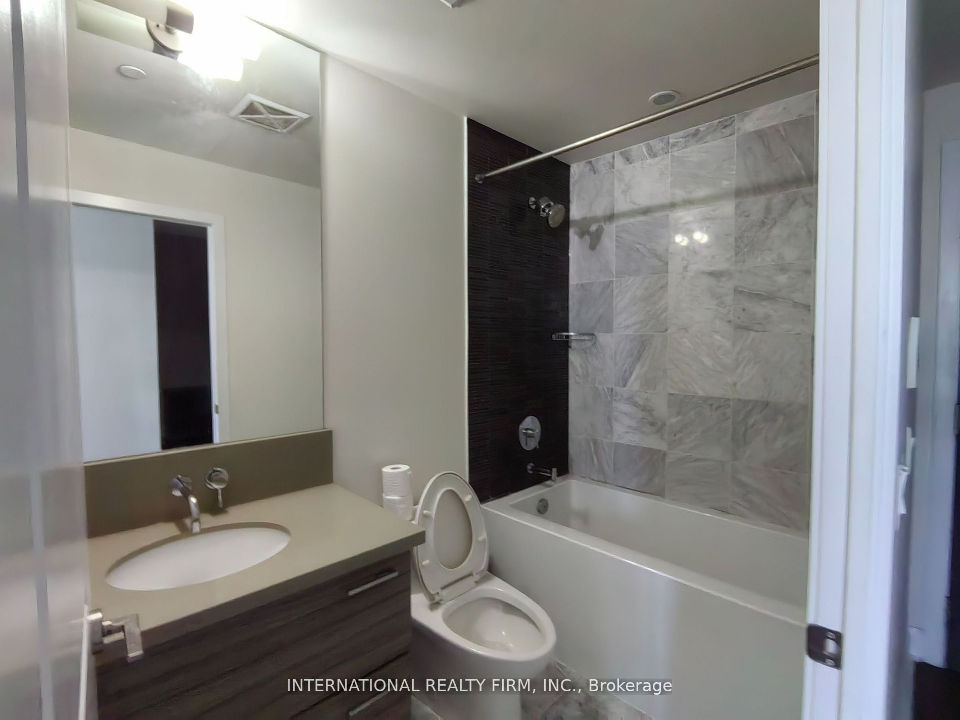 33 Shore Breeze Drive 1608 Property Photo 12