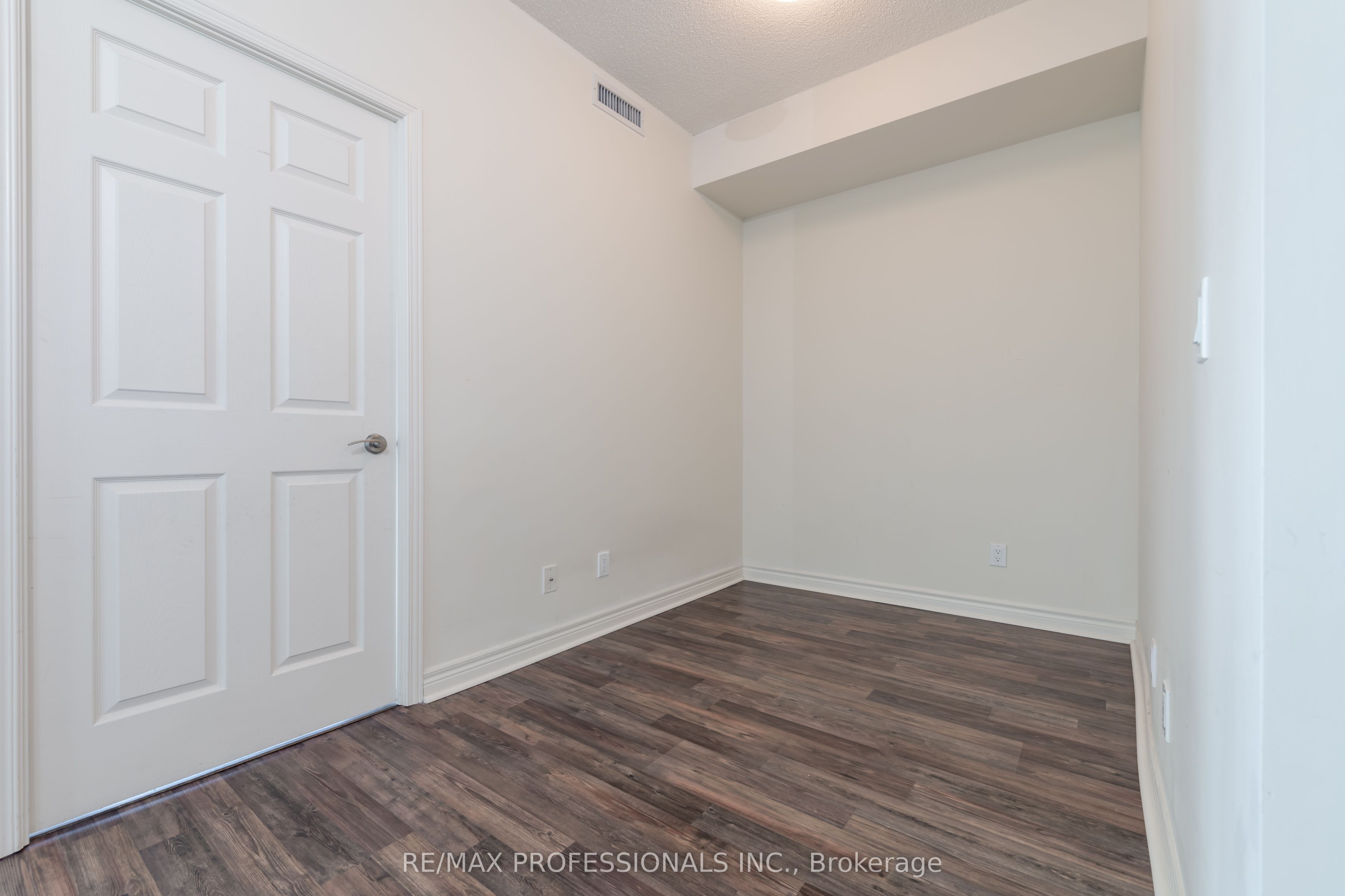 339 Rathburn Road W 1511 Property Photo 19