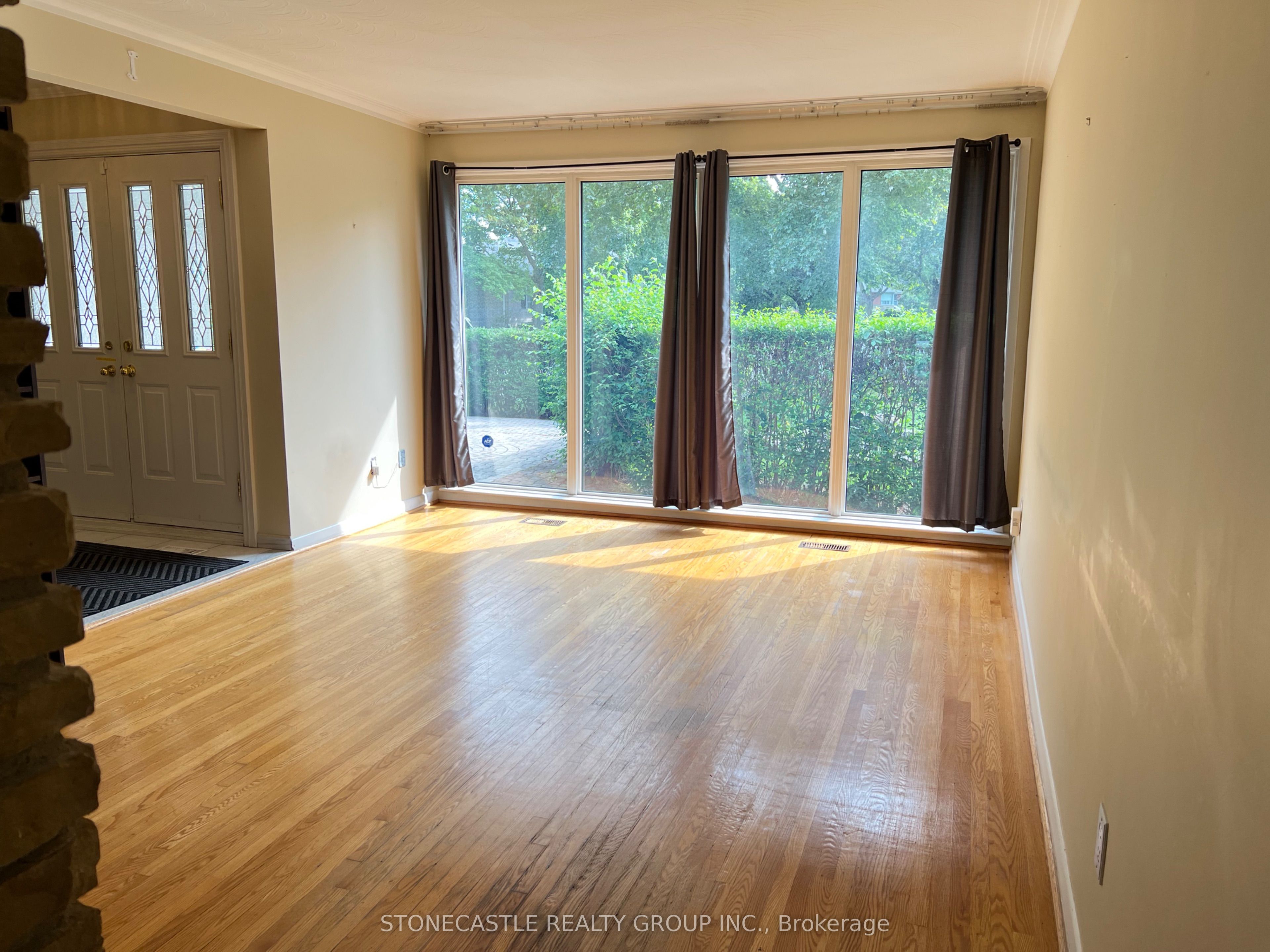 8 Hartsdale Drive Property Photo 3