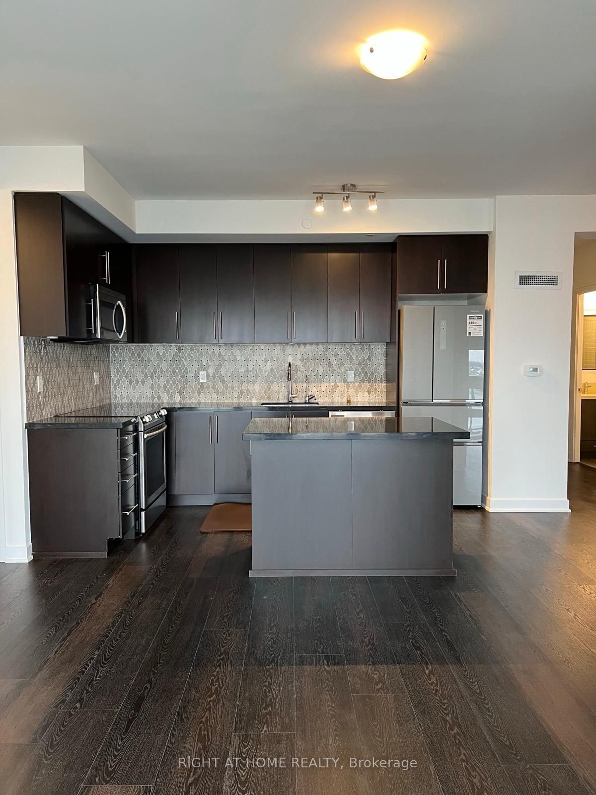 W13674274 Property Photo 1