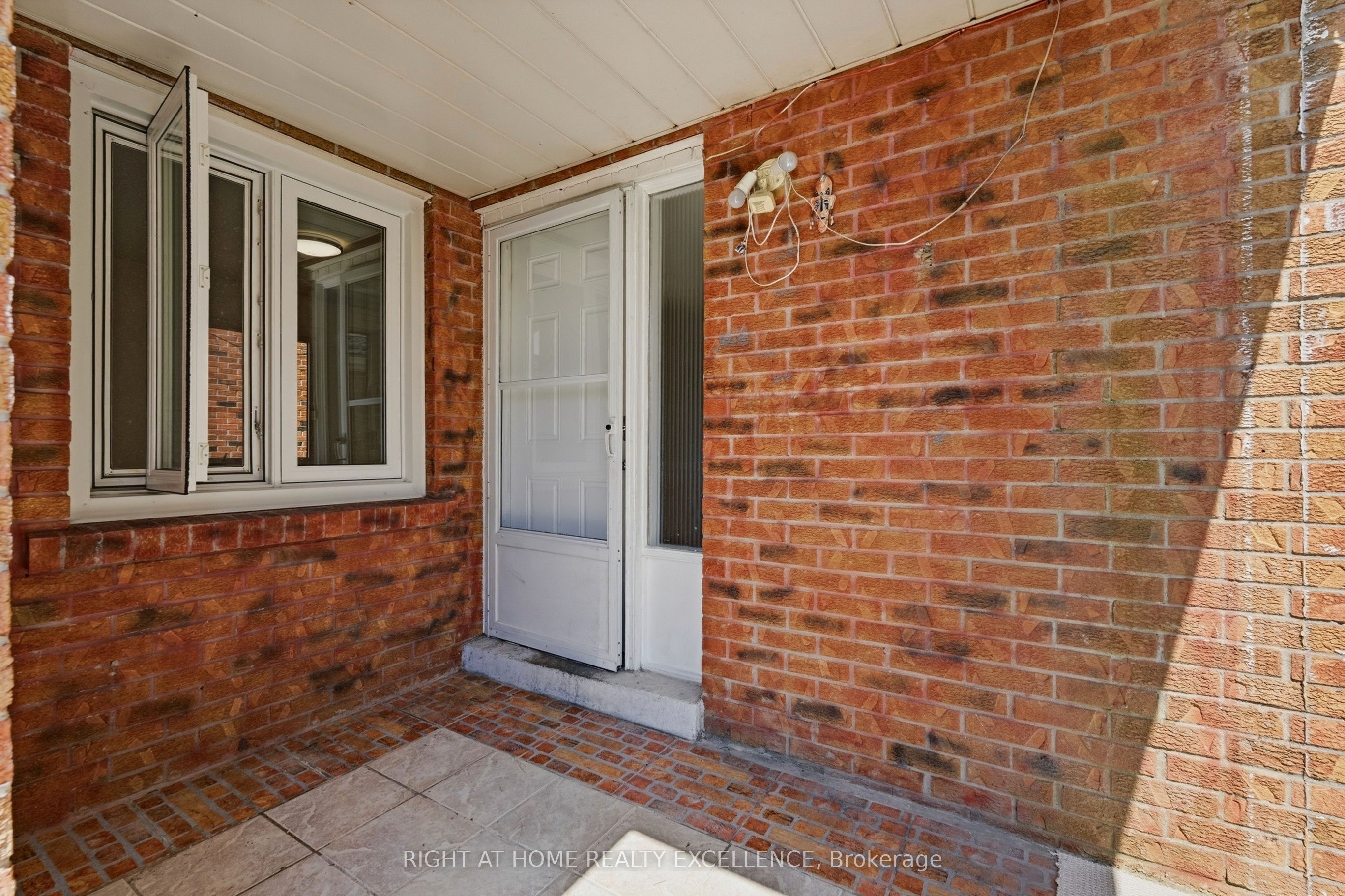 10 Banting Crescent Upper Property Photo 6