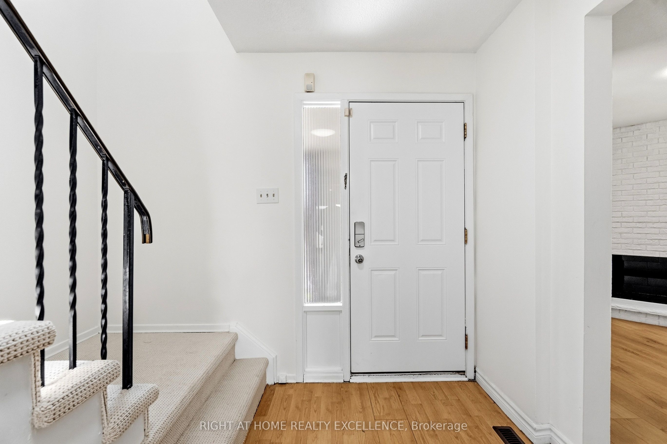 10 Banting Crescent Upper Property Photo 7