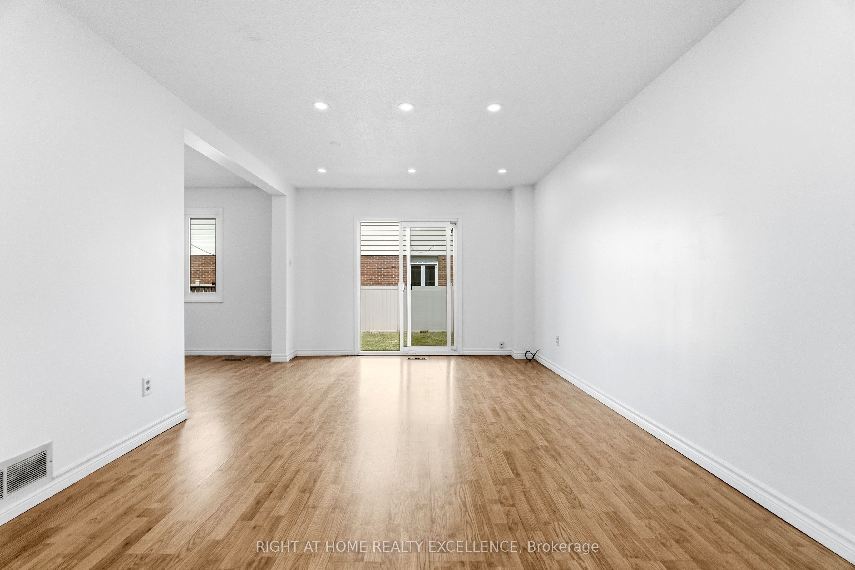 10 Banting Crescent Upper Property Photo 8