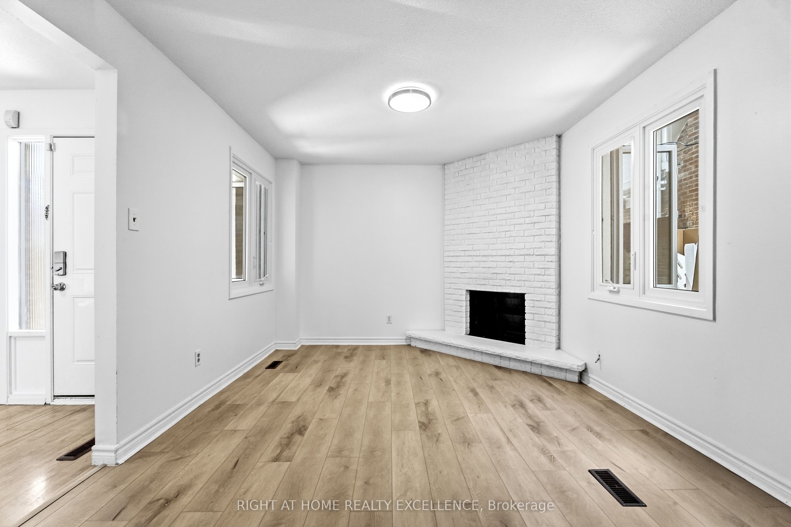 10 Banting Crescent Upper Property Photo 16