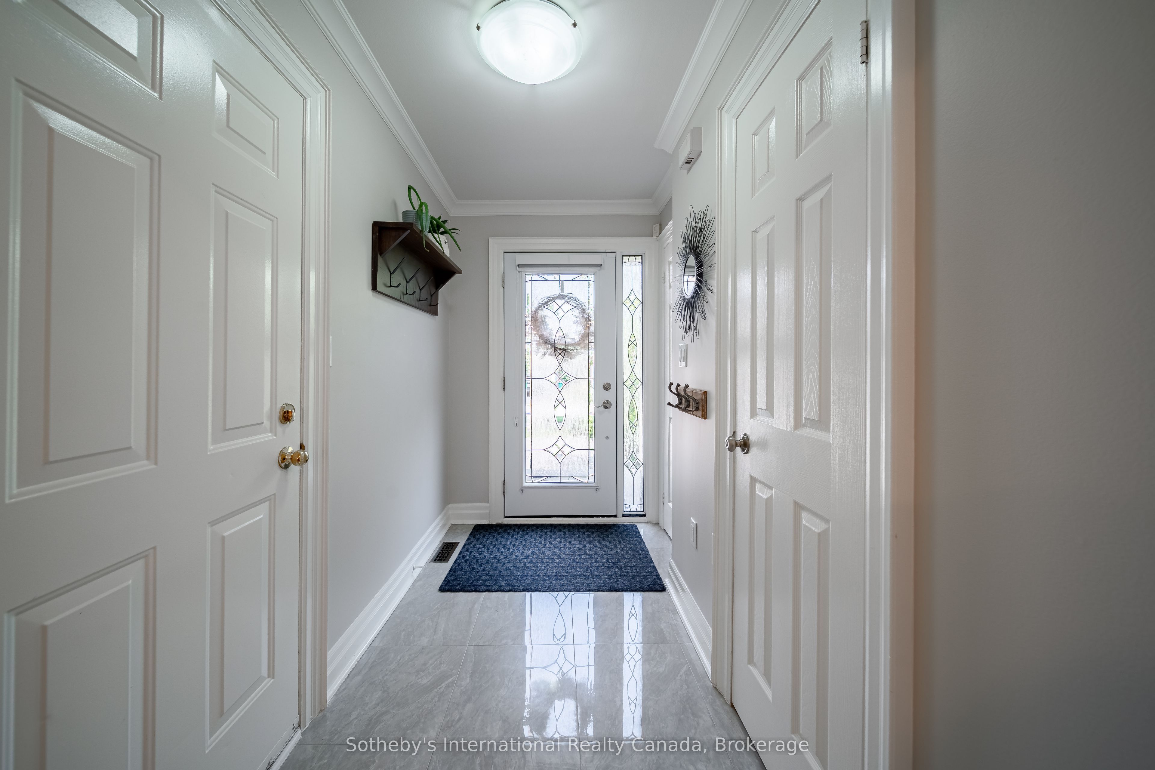 339 Ravineview Way Property Photo 4