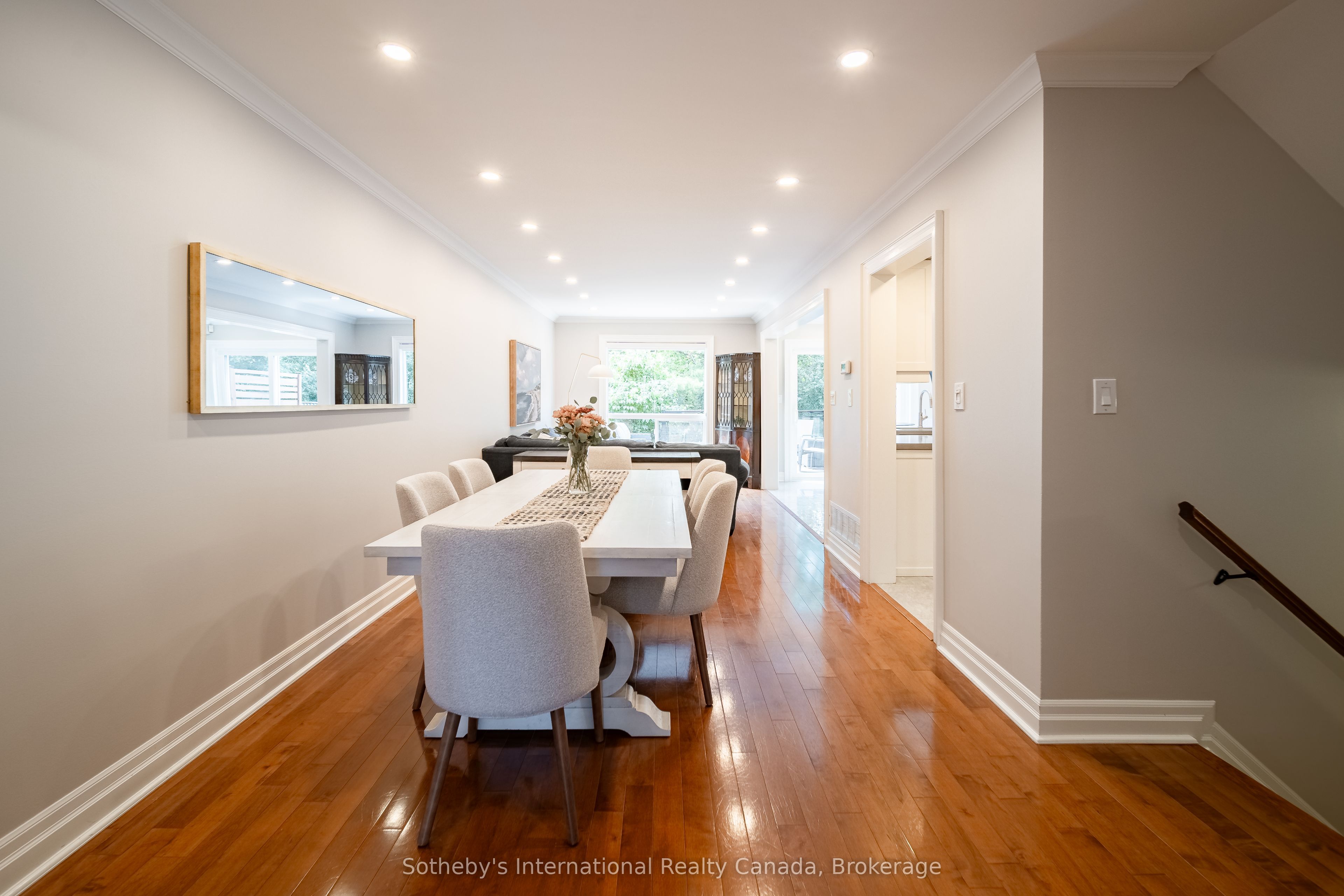 339 Ravineview Way Property Photo 6