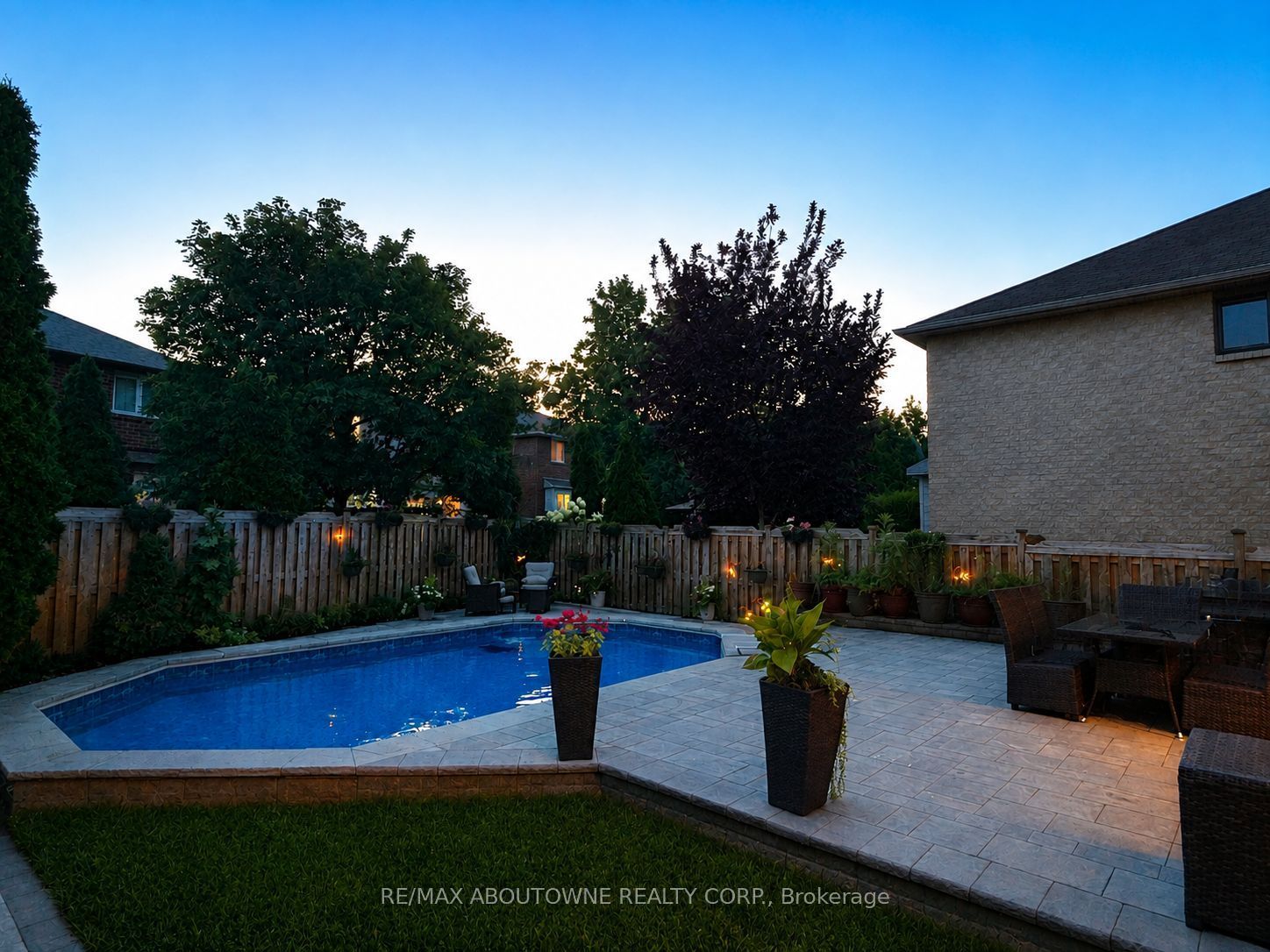 2216 Norfolk Drive Property Photo 3