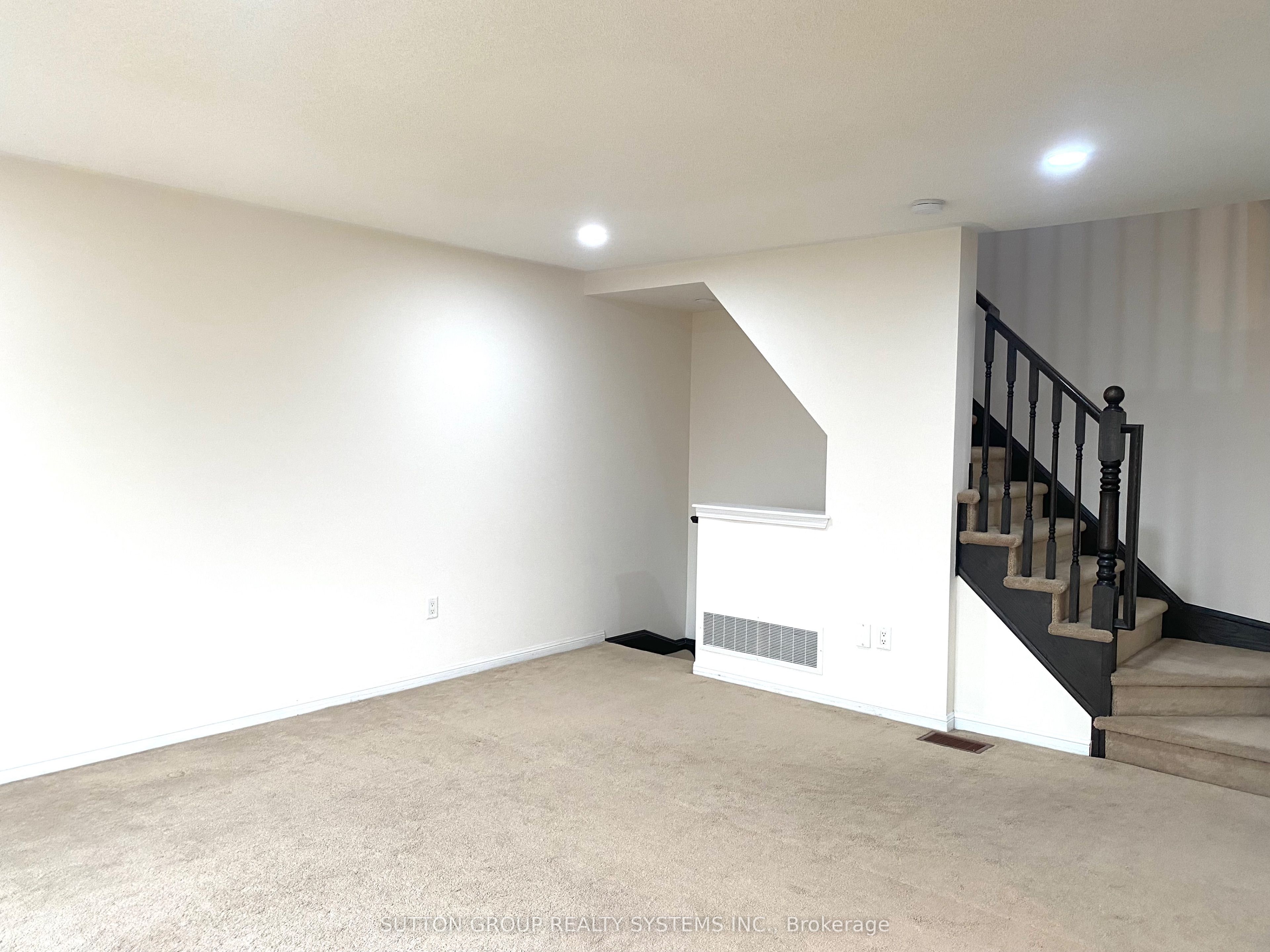 39 Suitor Court Property Photo 3